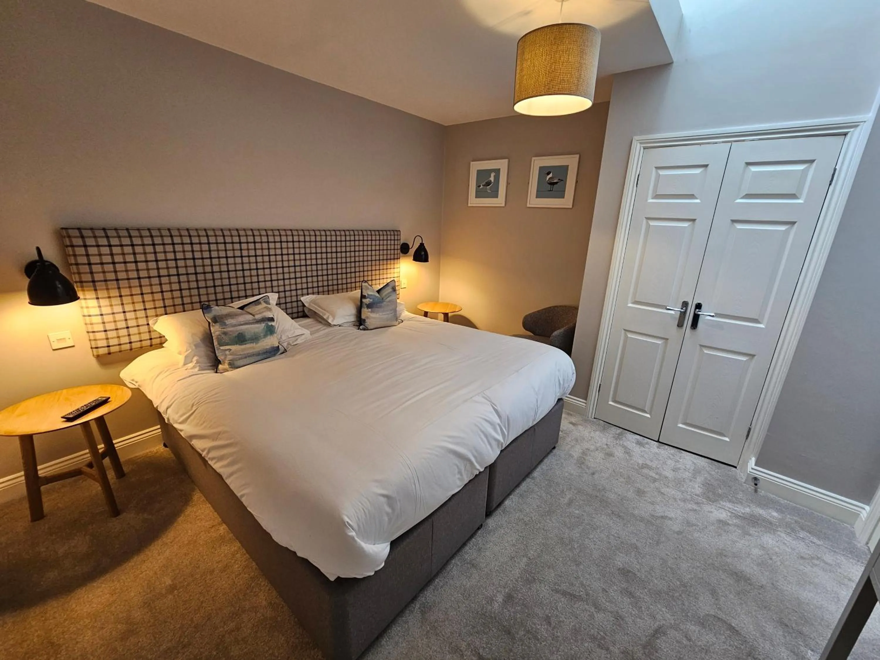 Bedroom, Bed in Beach House Hotel