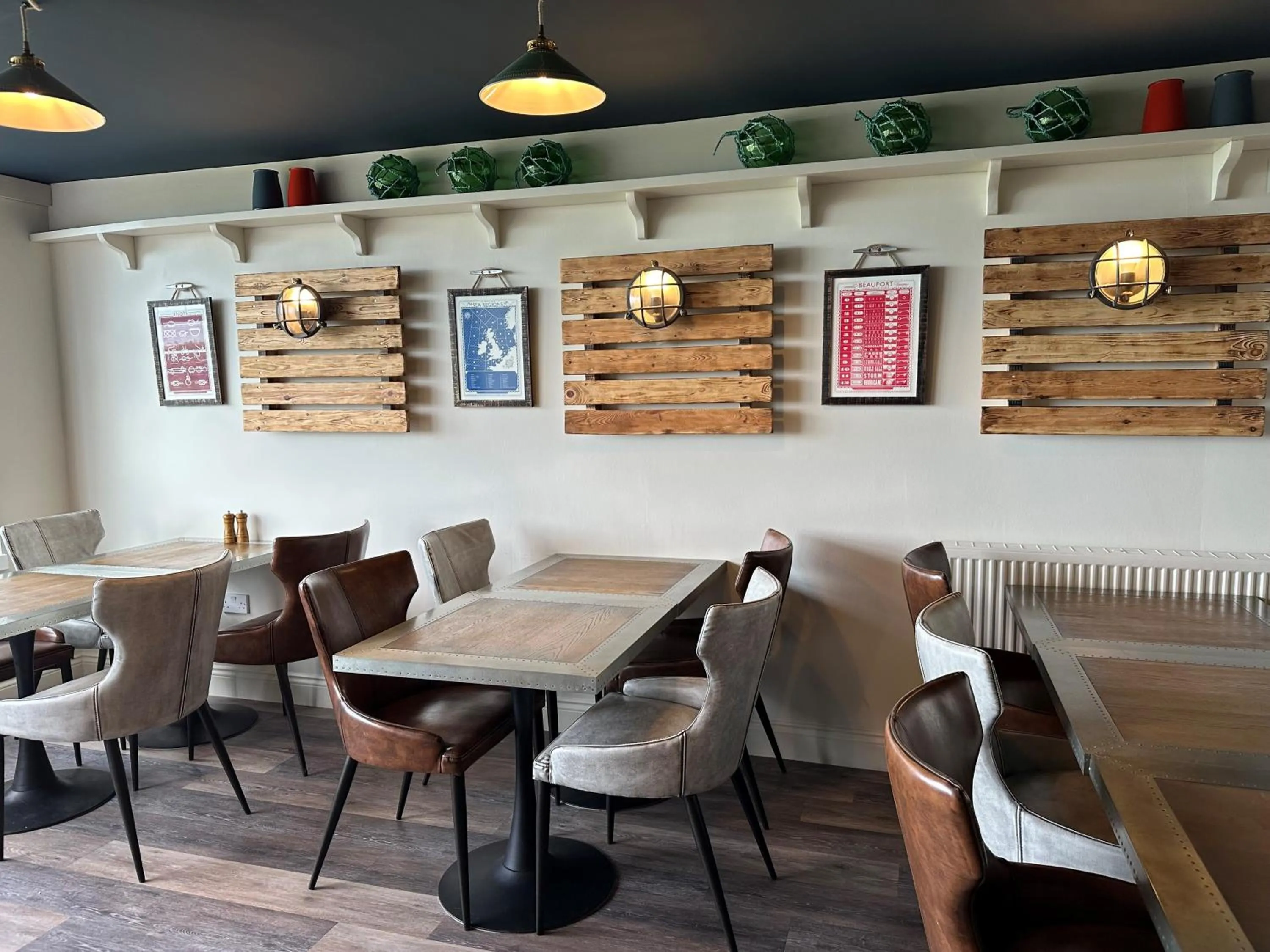 Lounge or bar in Beach House Hotel