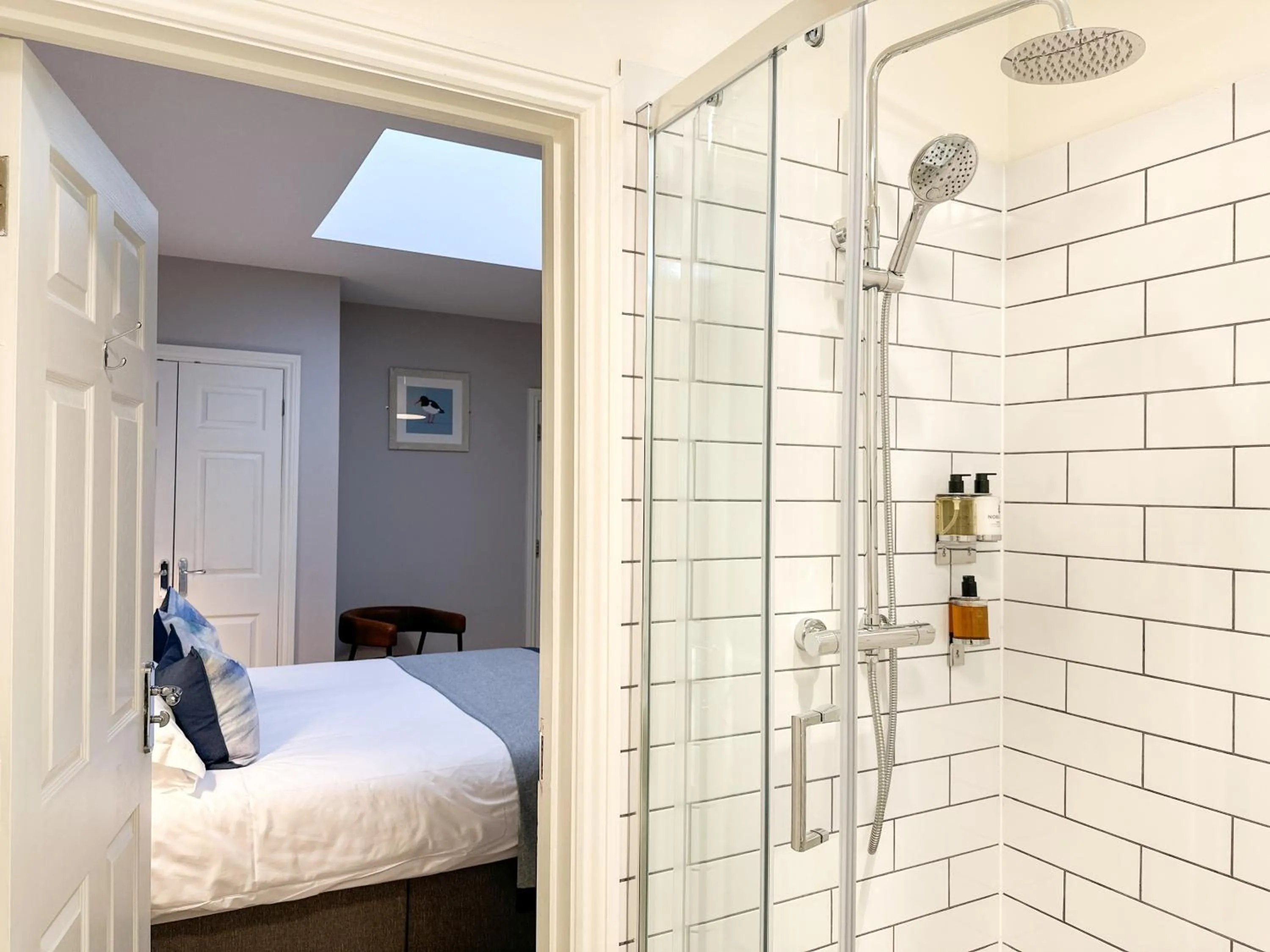 Shower, Bed in Beach House Hotel