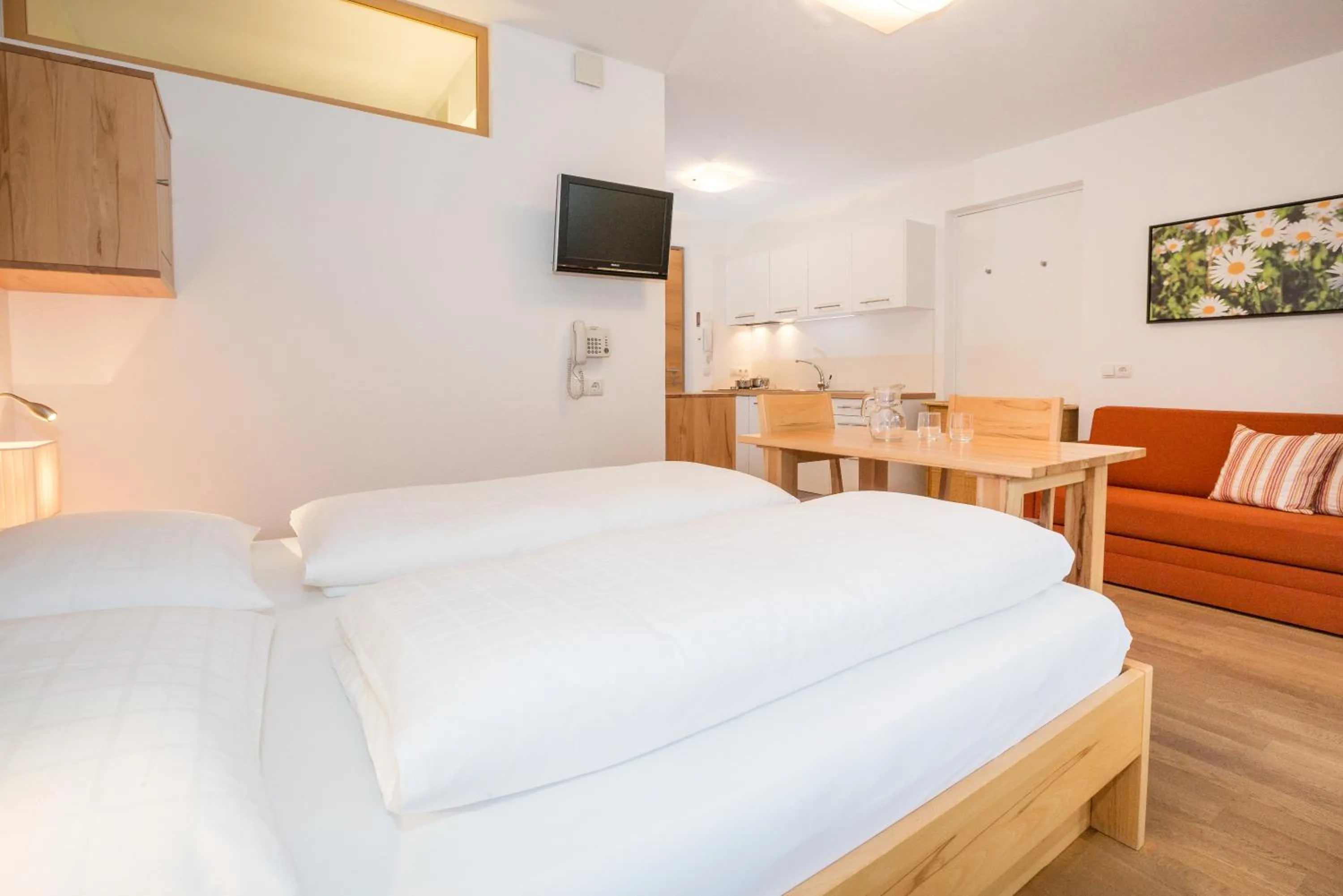 Photo of the whole room, Bed in Residence Aichner