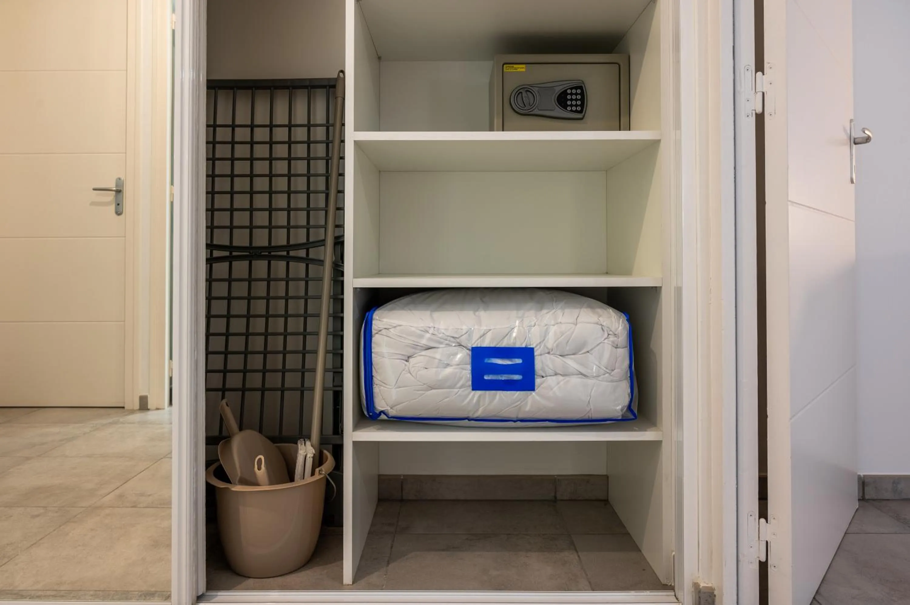 flat iron, Bed in B&B HOME Fort-de-France Marina