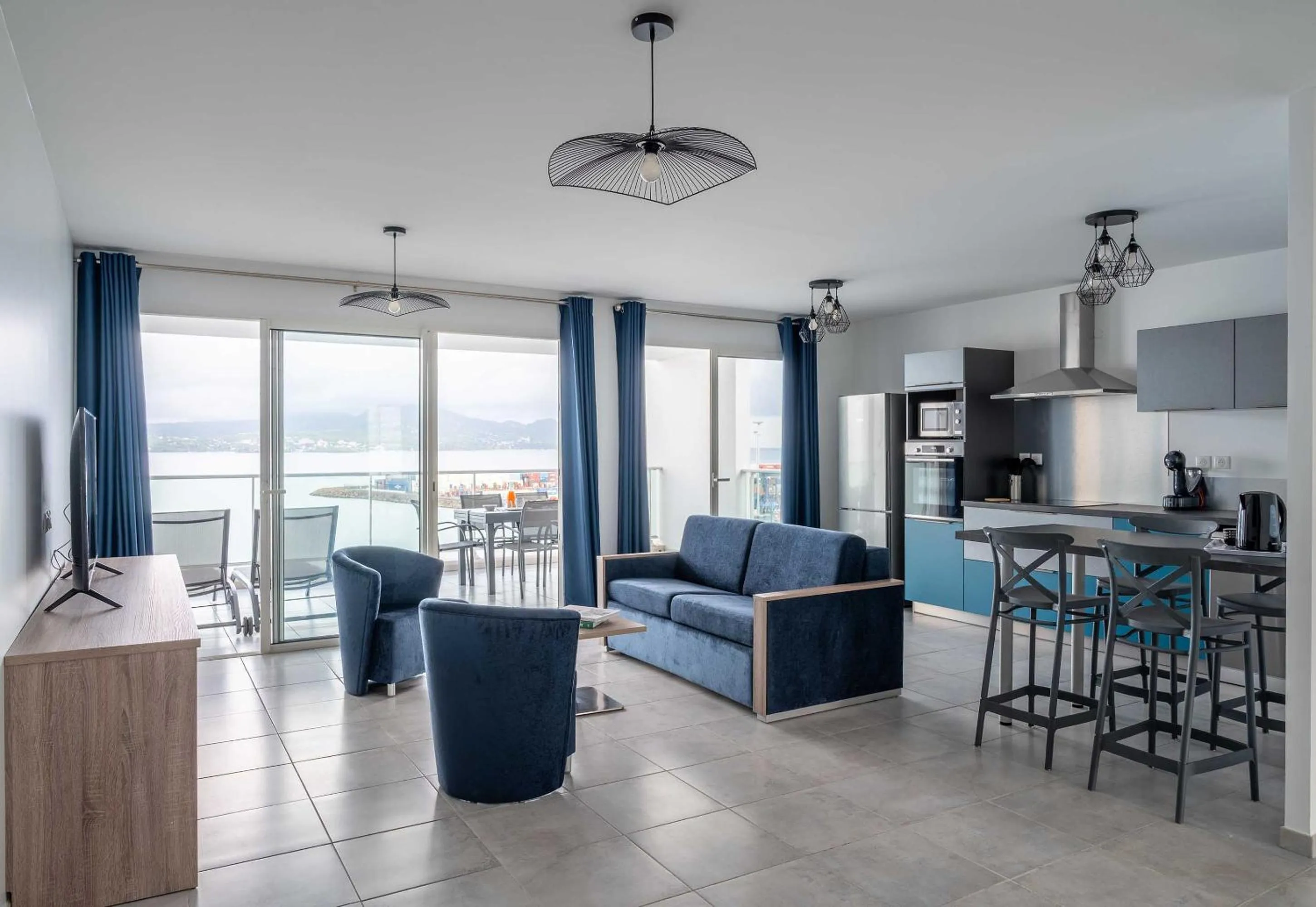 TV and multimedia in B&B HOME Fort-de-France Marina