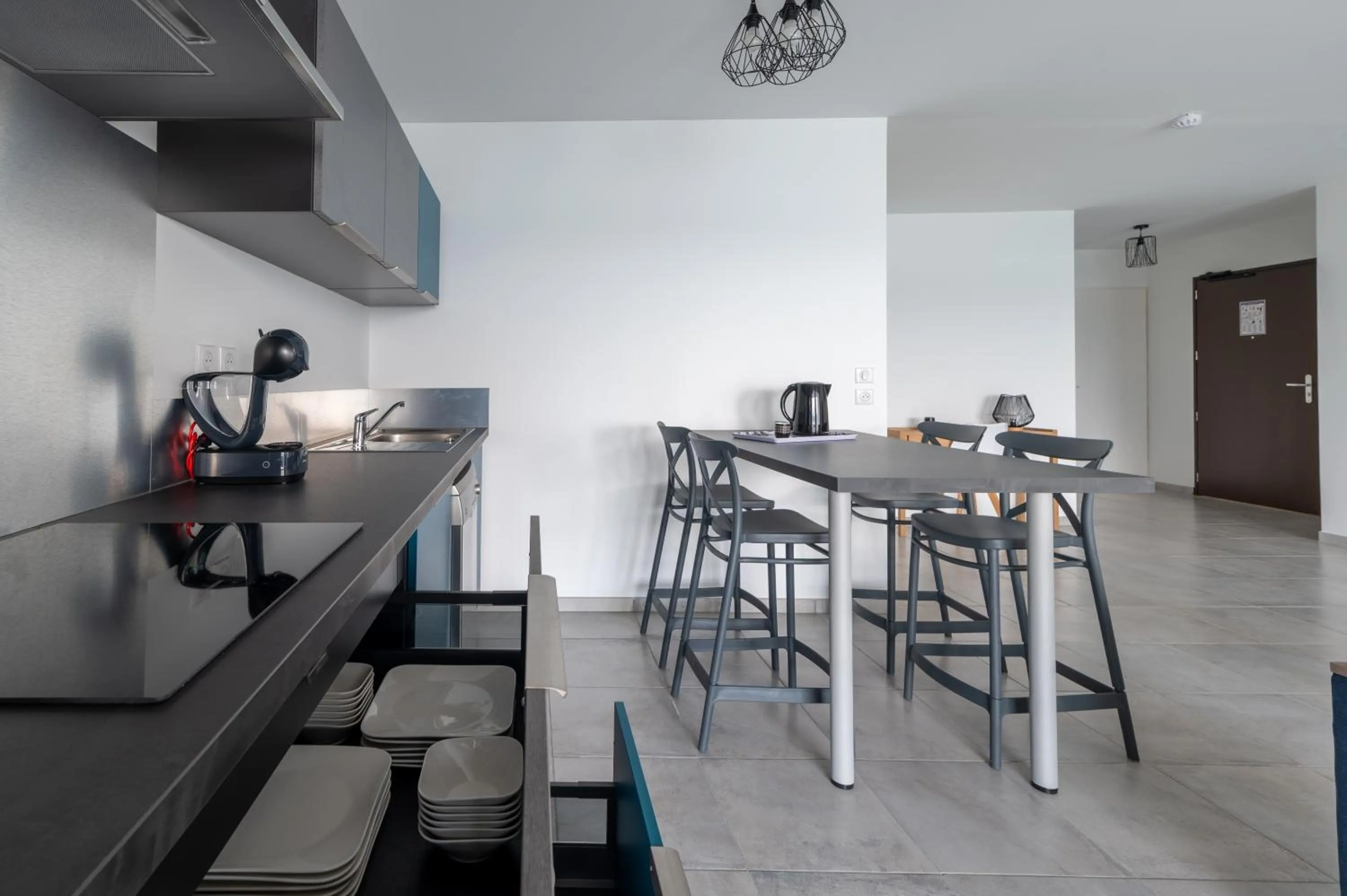 Kitchen or kitchenette in B&B HOME Fort-de-France Marina