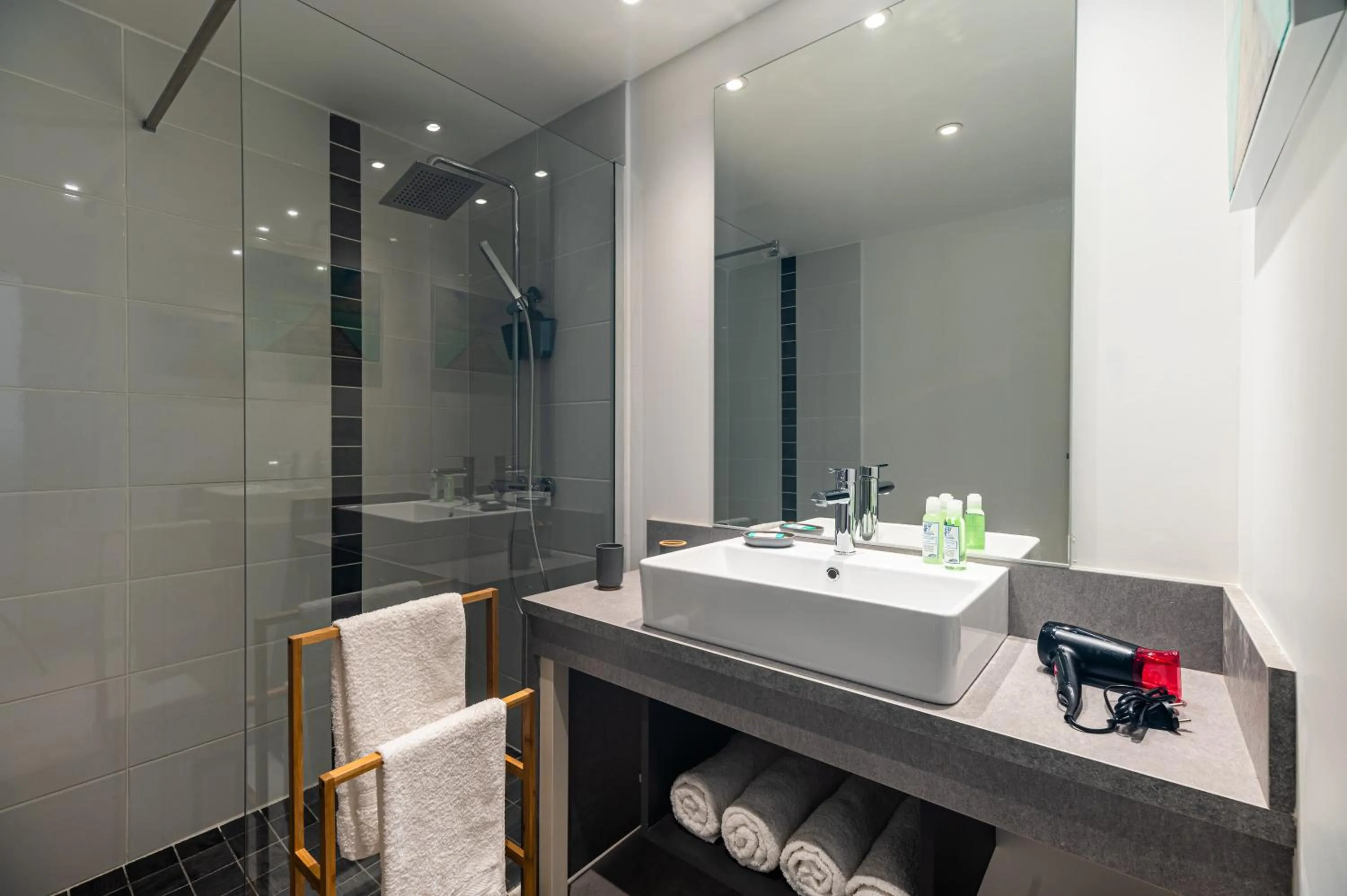 Shower in B&B HOME Fort-de-France Marina