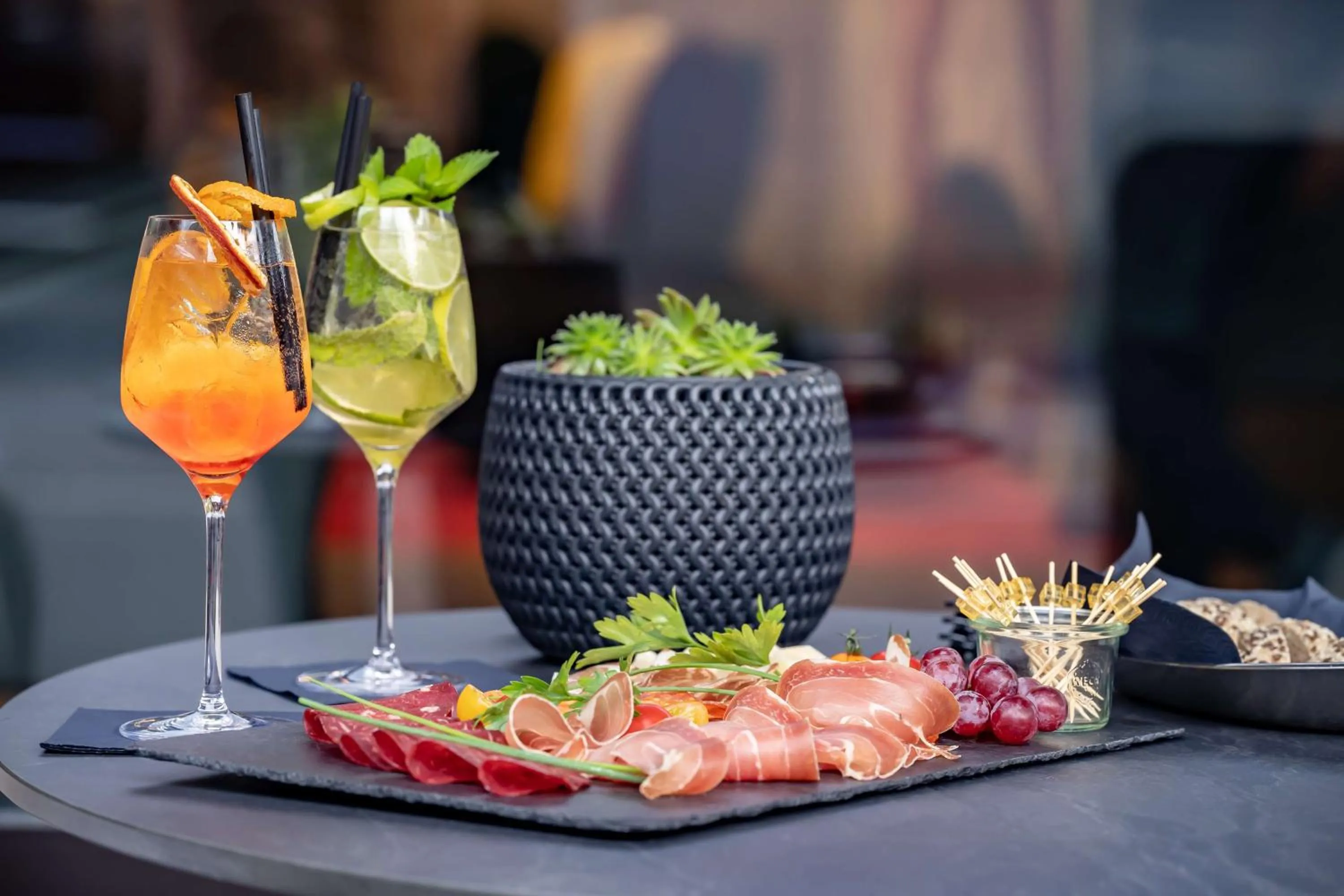 Lounge or bar in Dorint Airport-Hotel Zürich