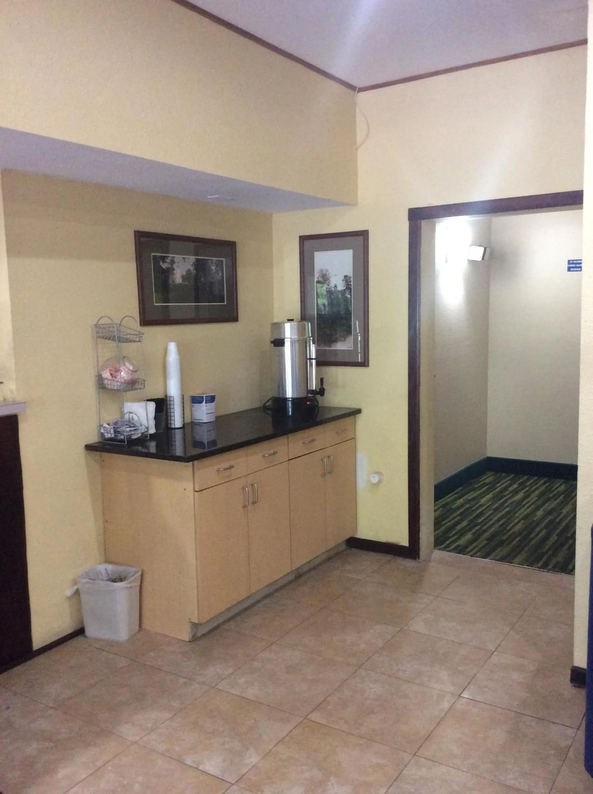 Coffee/tea facilities in Rodeway Inn Whitehall