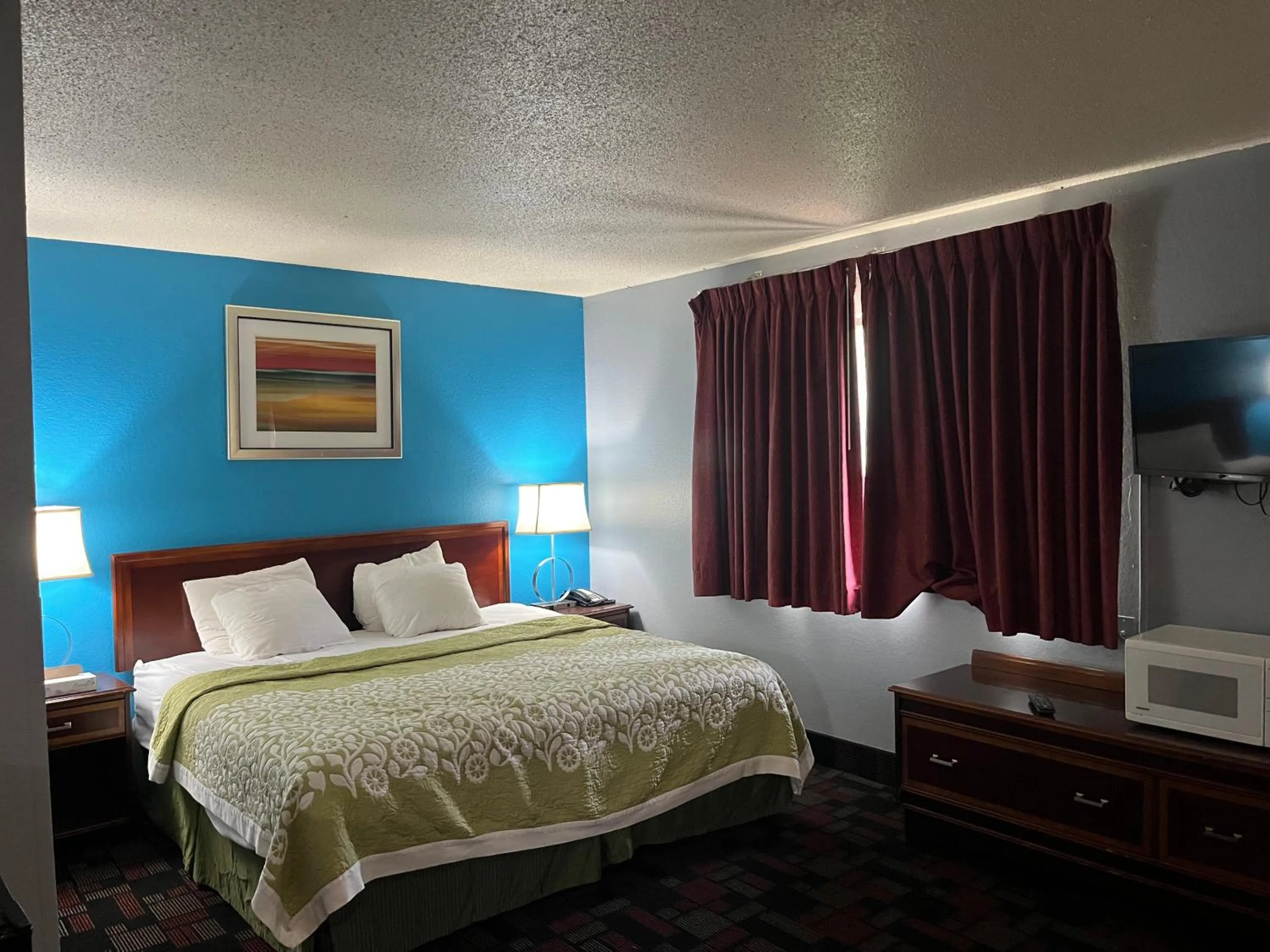 Bed in Rodeway Inn Whitehall