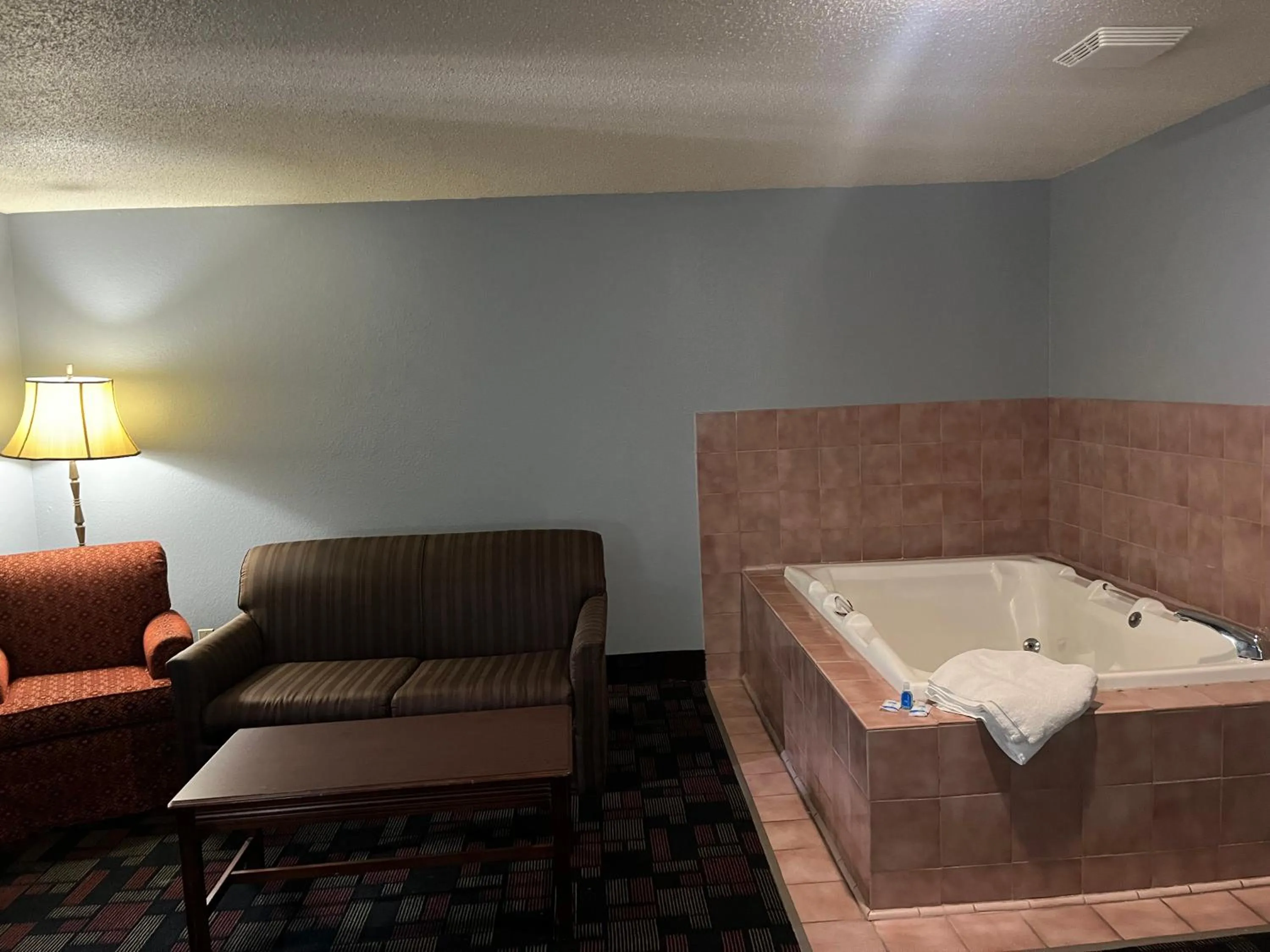 Hot Tub in Rodeway Inn Whitehall