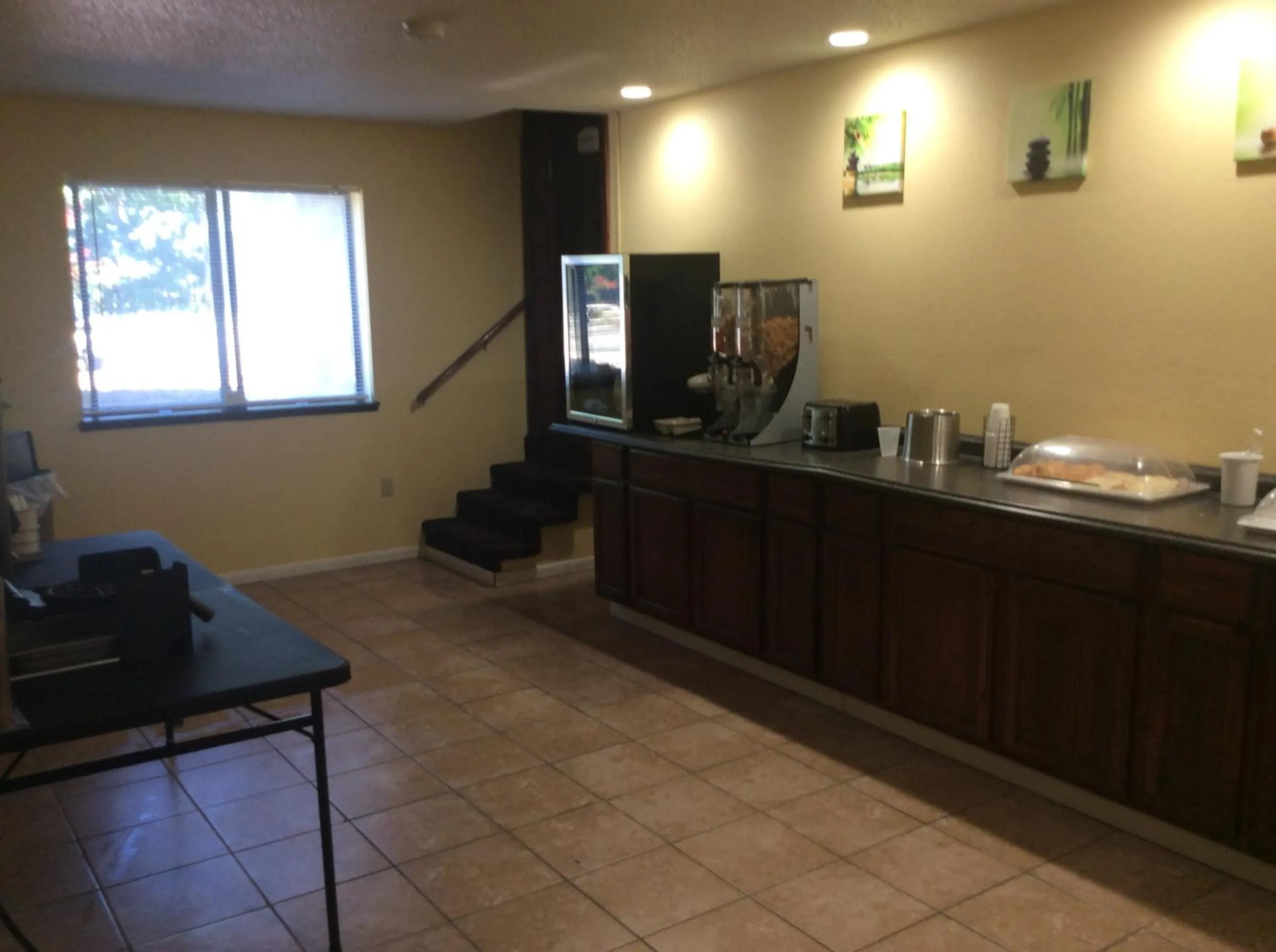 Breakfast in Rodeway Inn Whitehall