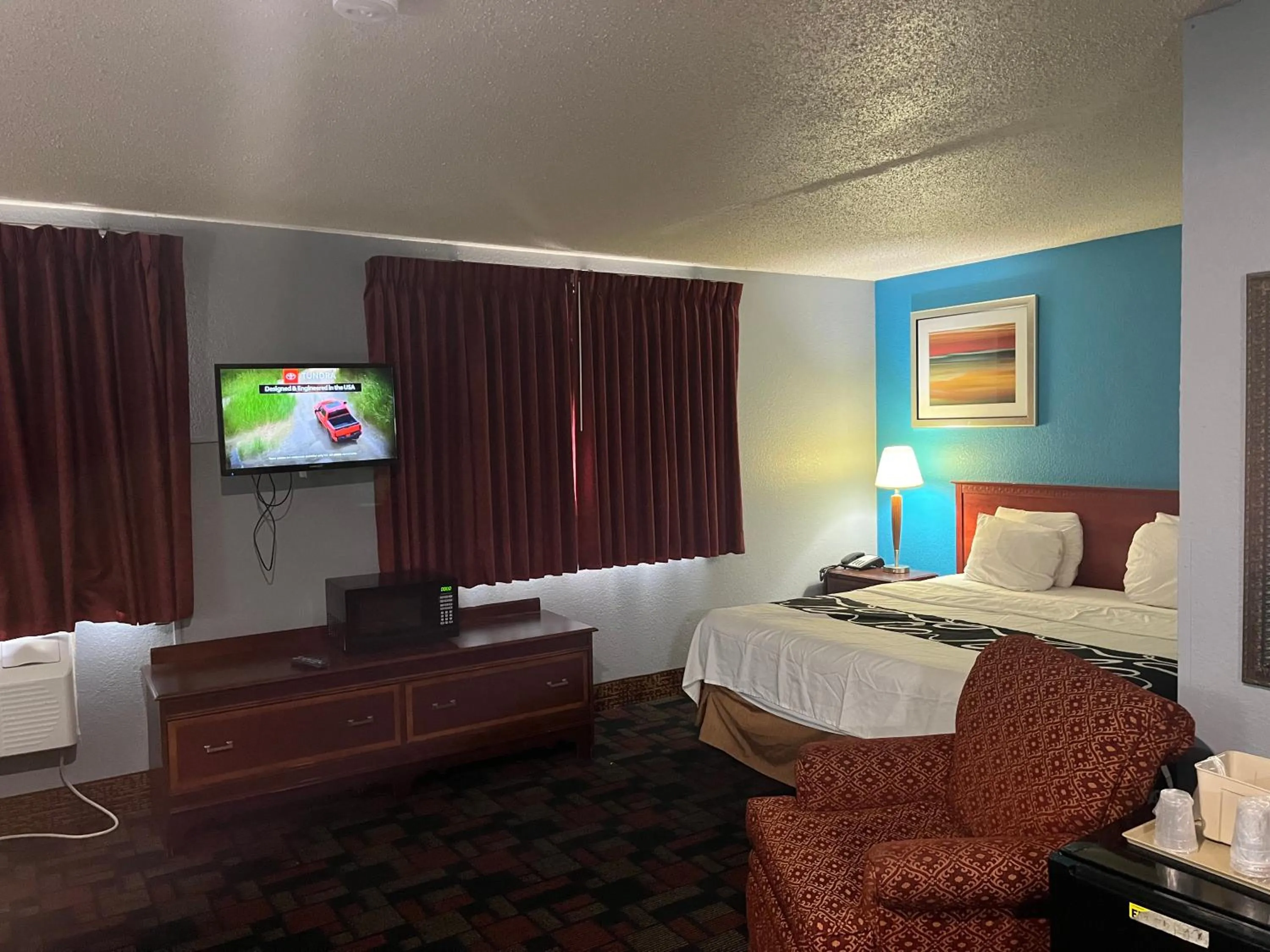 Bedroom, Bed in Rodeway Inn Whitehall