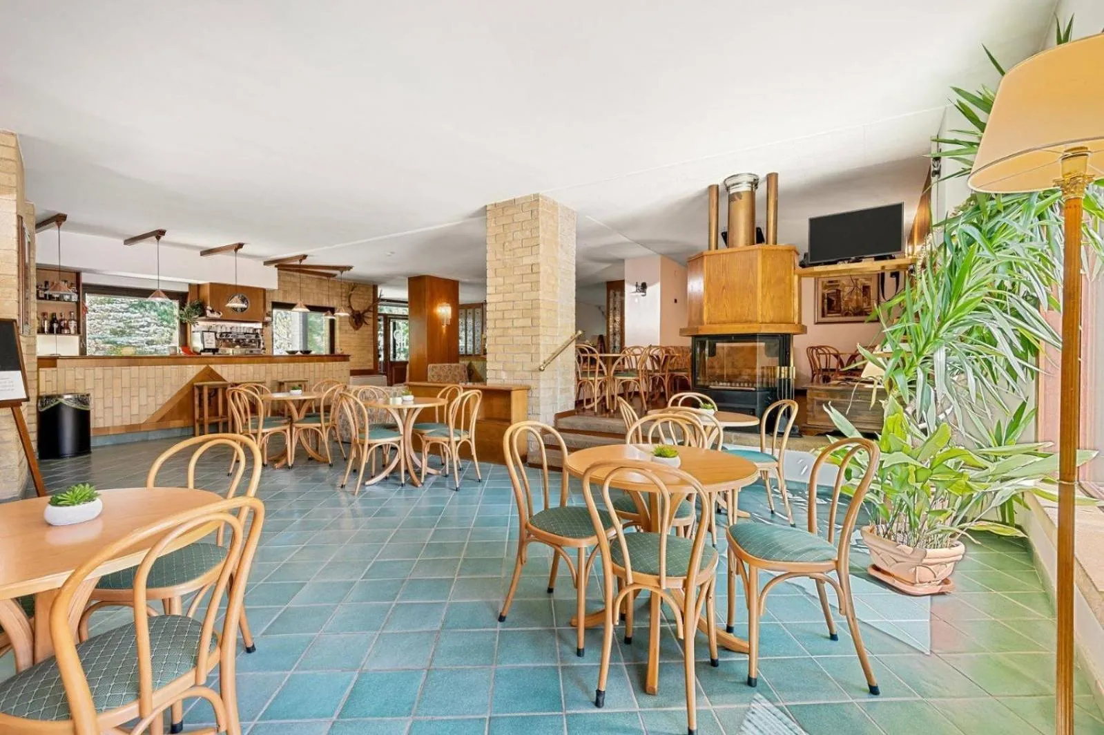 Communal lounge/ TV room in Hotel Pagnani