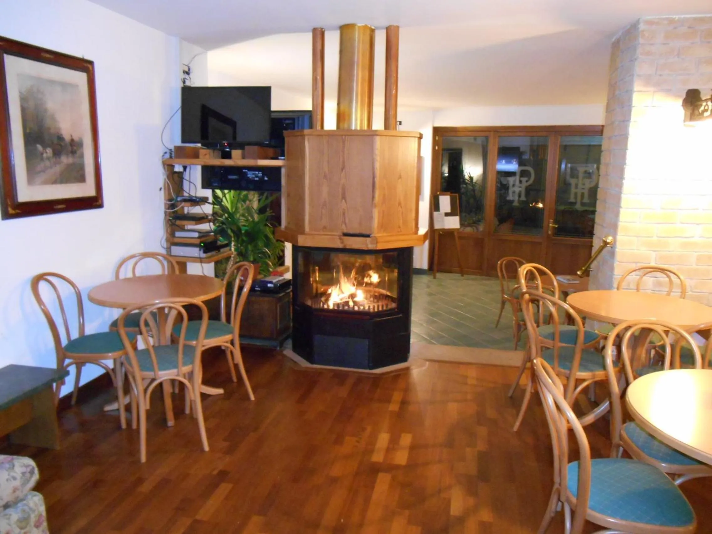 Communal lounge/ TV room in Hotel Pagnani