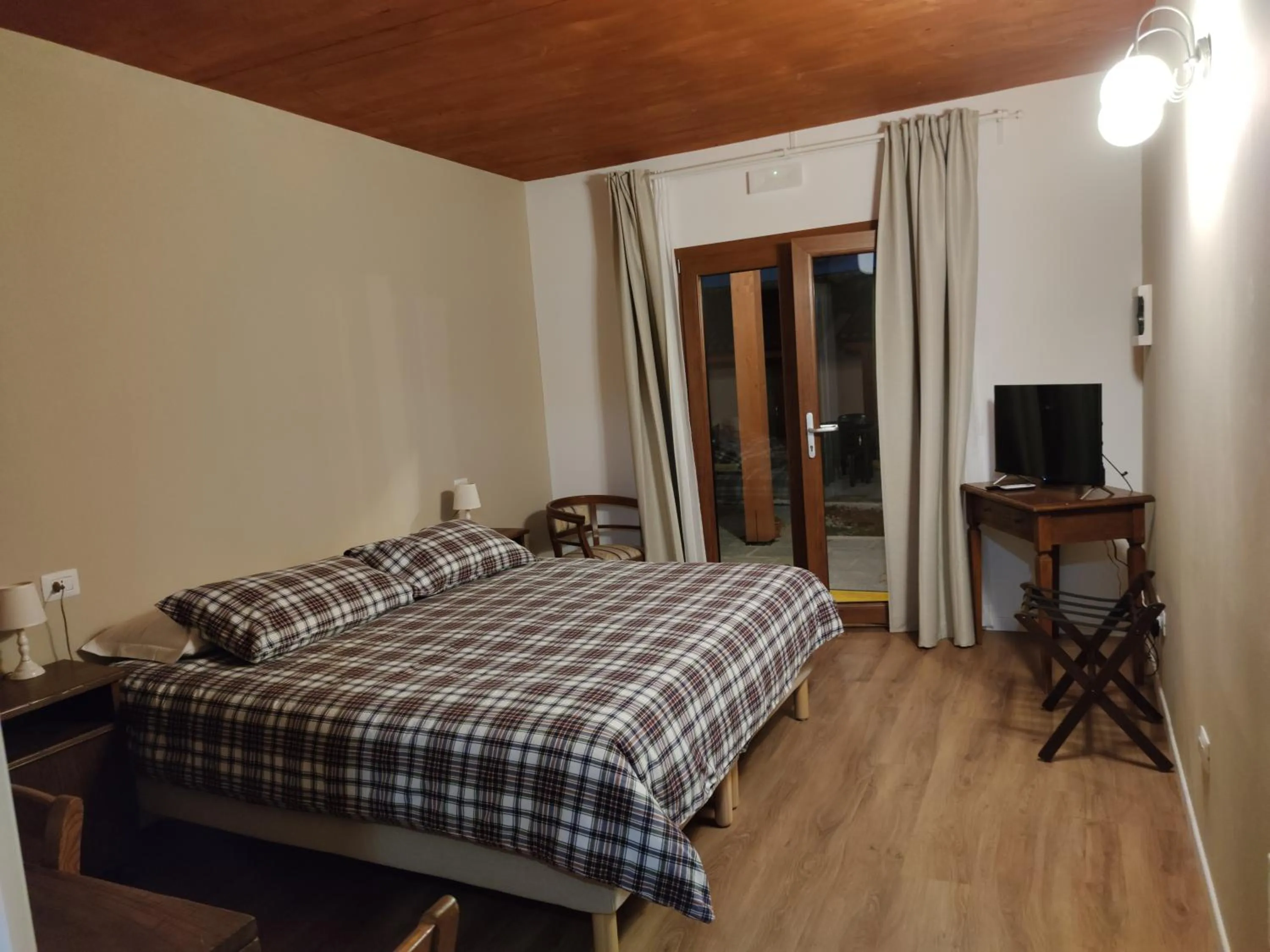 Photo of the whole room, Bed in Albergo Diffuso Borgo Retrosi di Amatrice