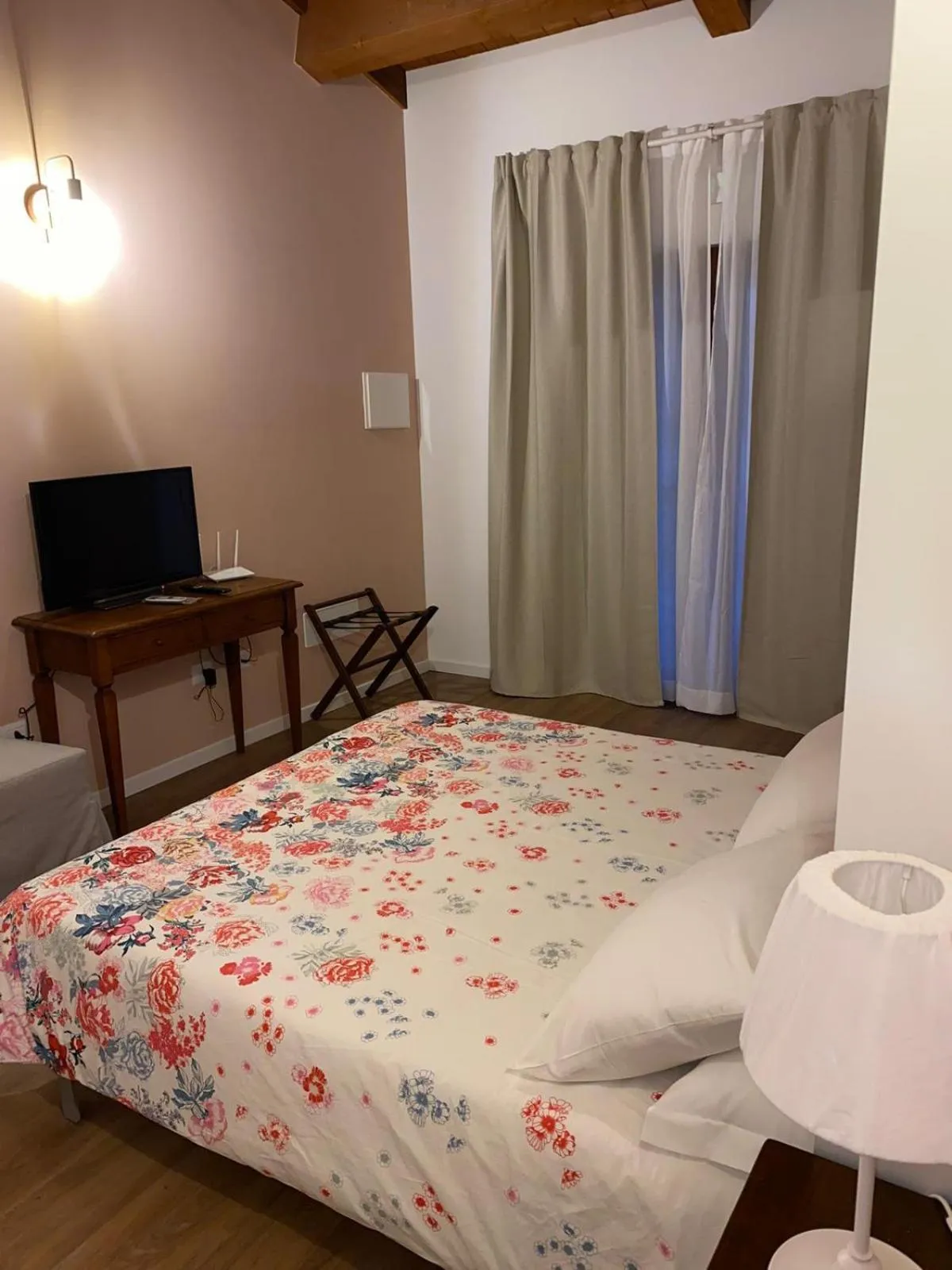 Photo of the whole room, Bed in Albergo Diffuso Borgo Retrosi di Amatrice