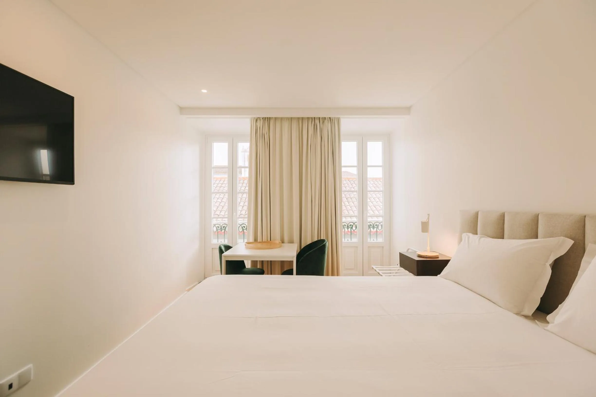 View (from property/room), Bed in Azores Inn - Family Suites