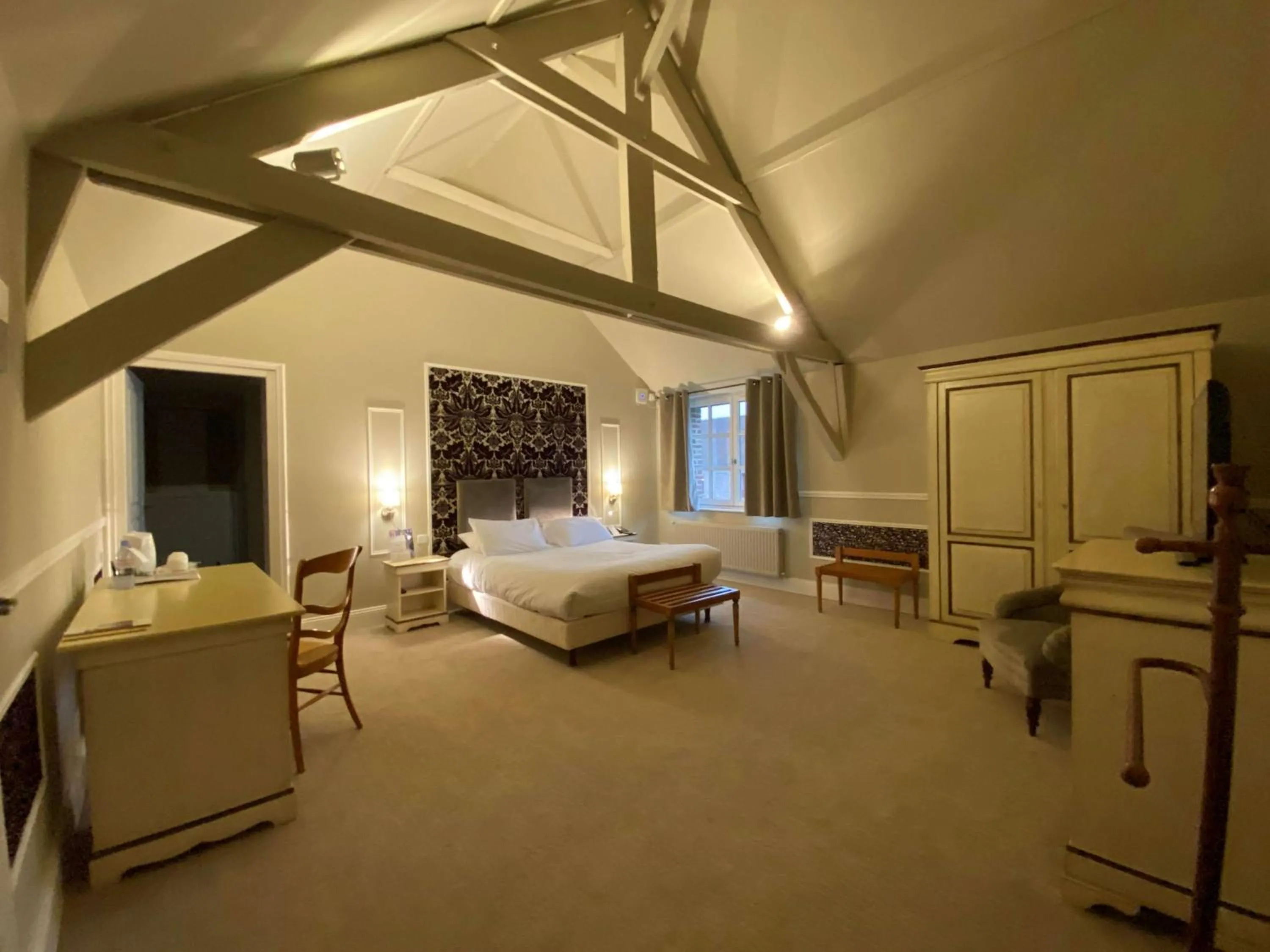 Photo of the whole room, Bed in Best Western La Metairie