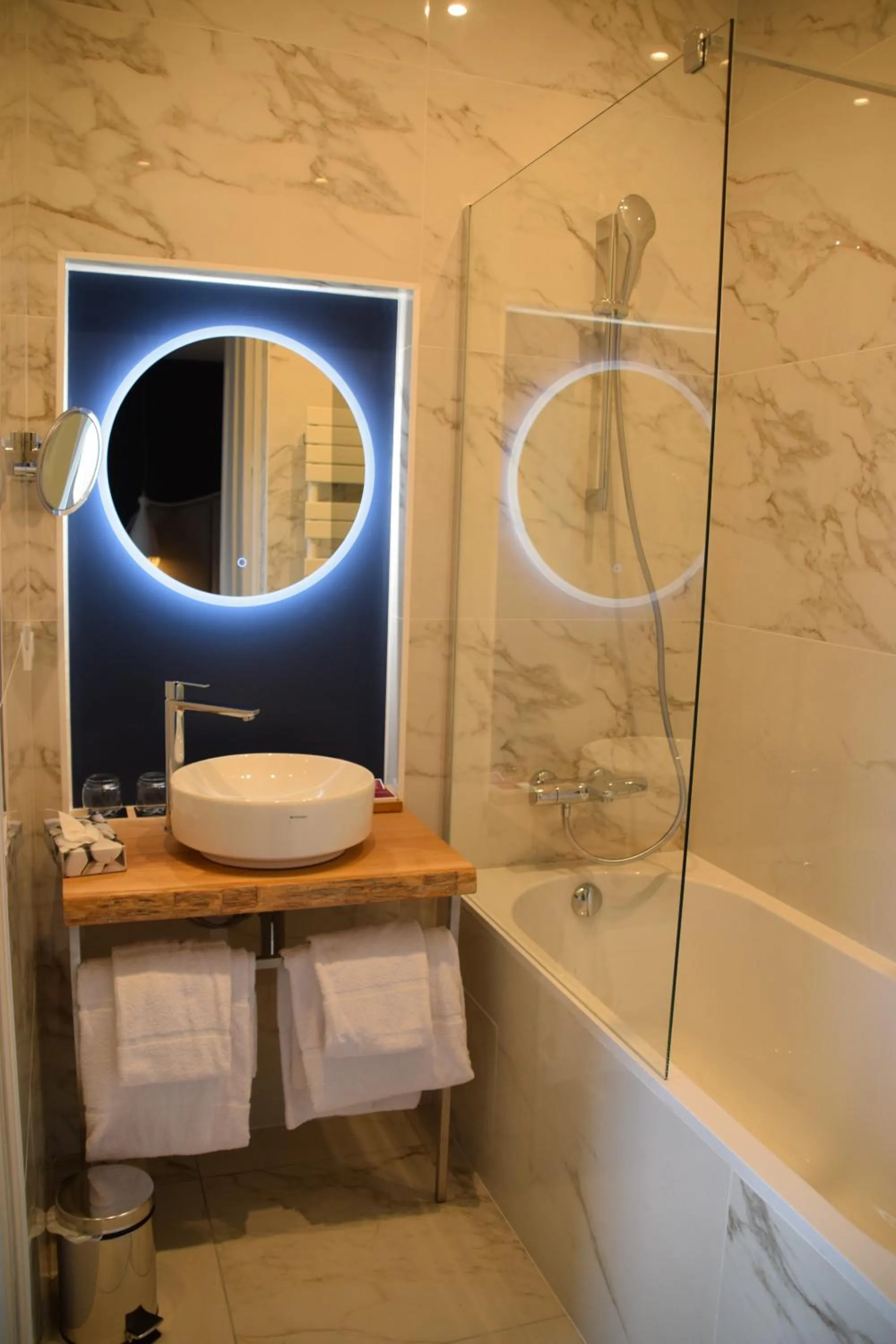Bathroom in Chateau du Clos de la Ribaudiere - Teritoria