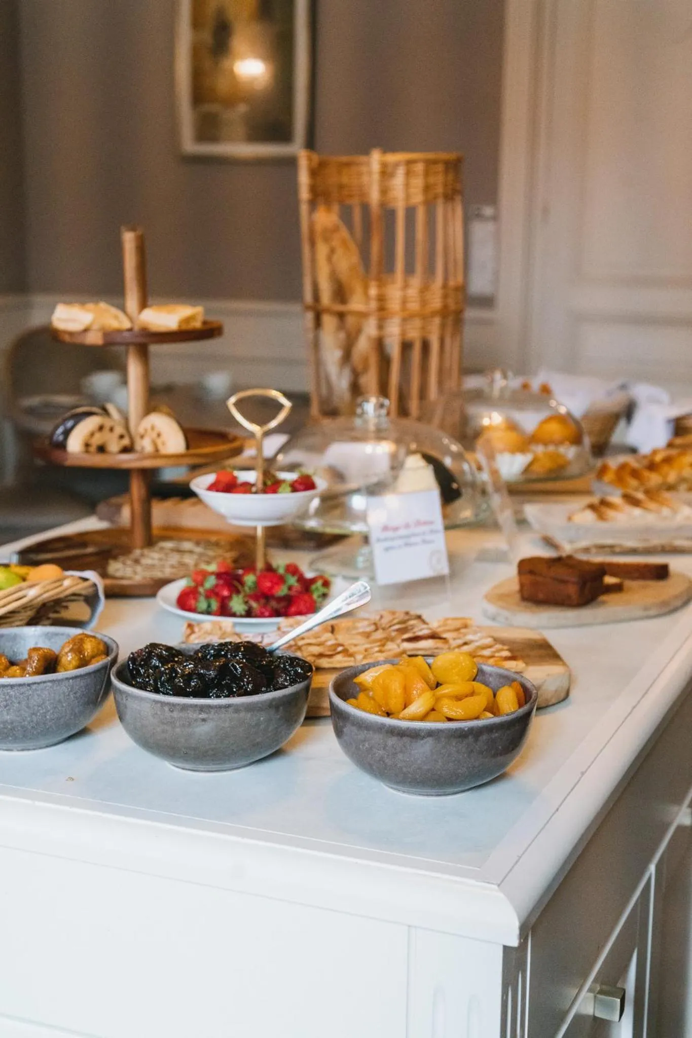 Buffet breakfast in Chateau du Clos de la Ribaudiere - Teritoria