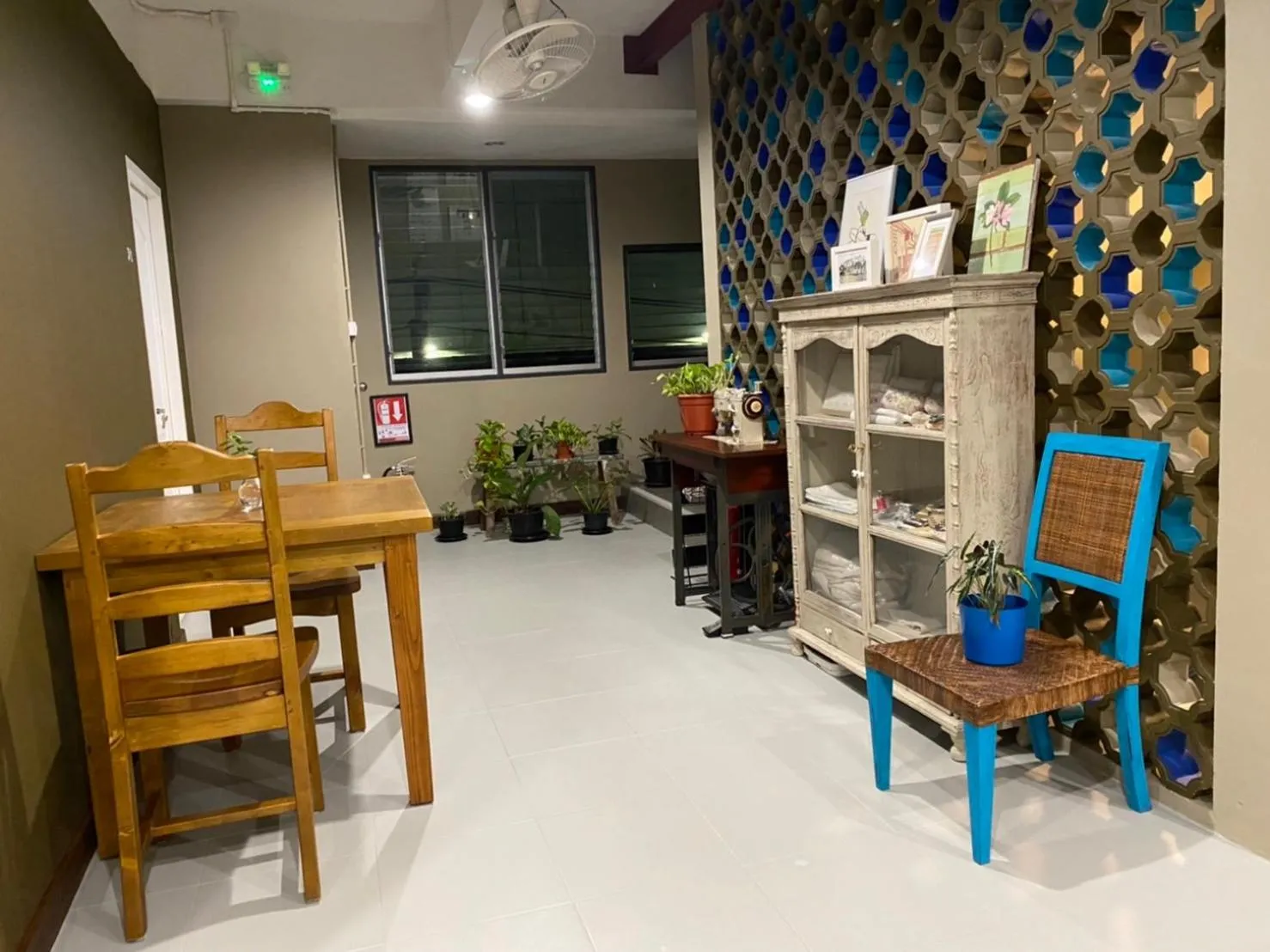 Grasshopper Bed and Cafe