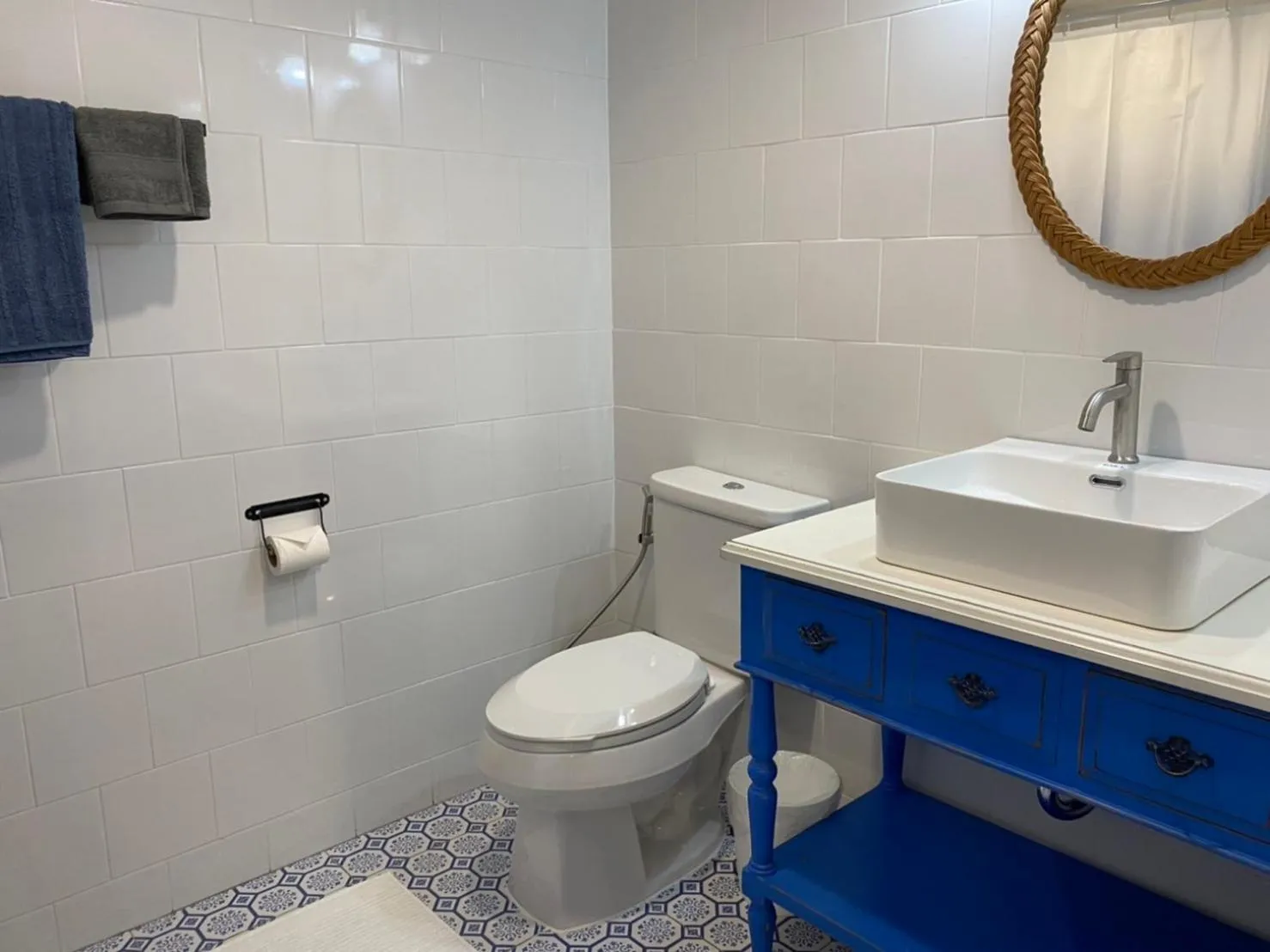 Grasshopper Bed and Cafe