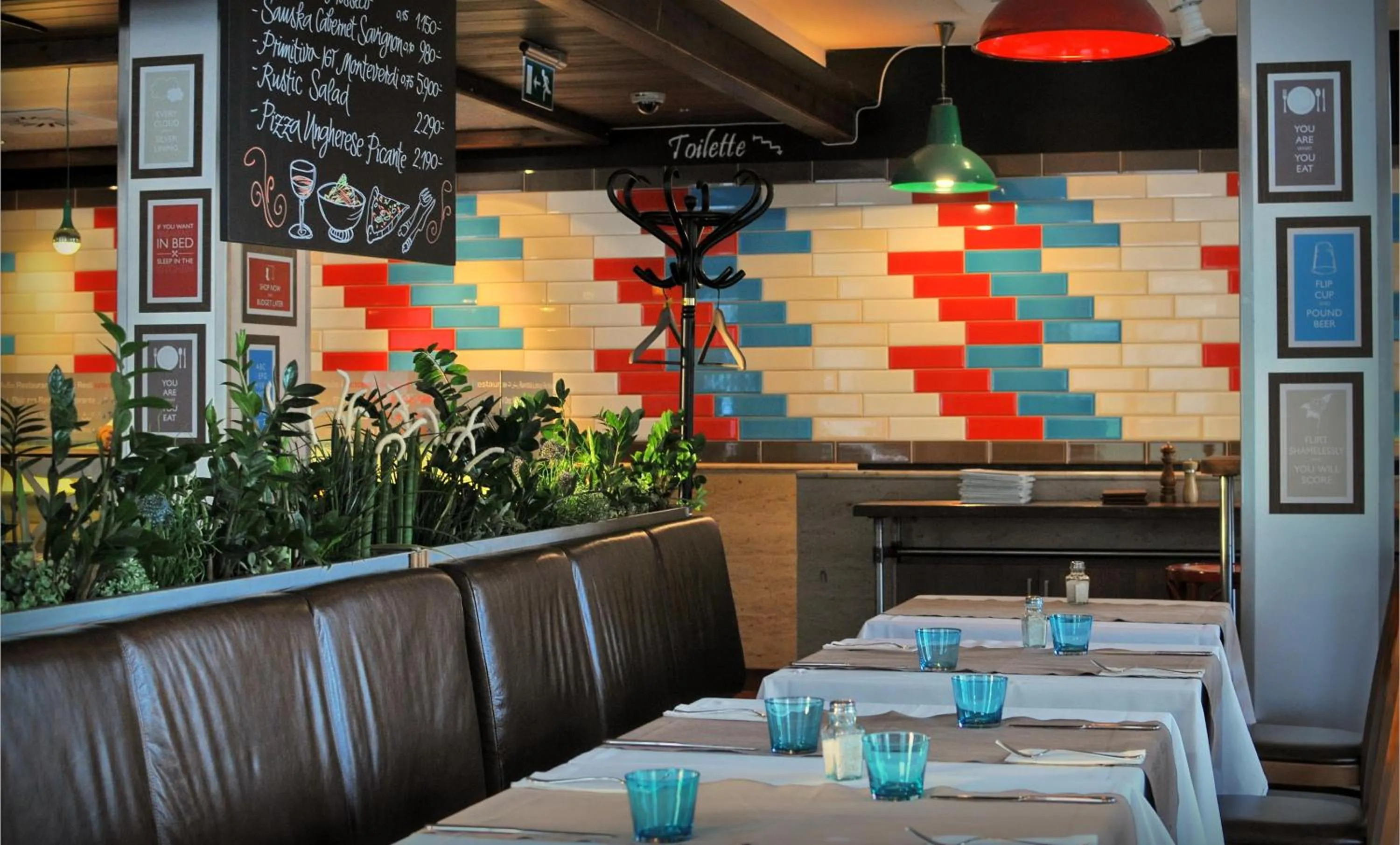 Restaurant/places to eat in Hotel Castle Garden