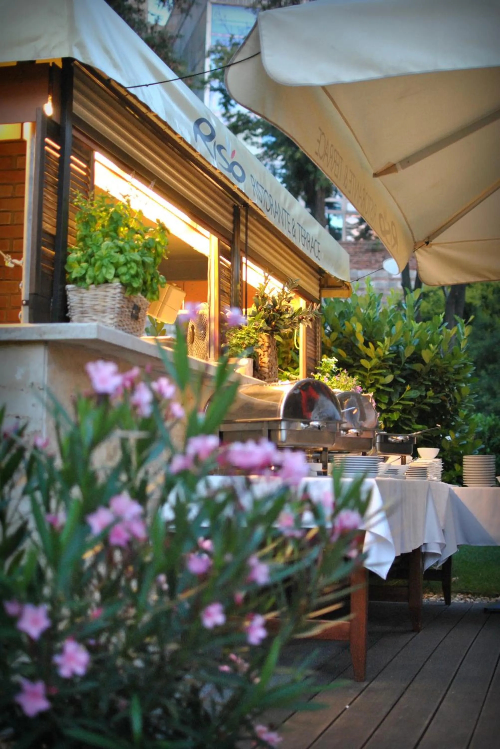Patio in Hotel Castle Garden