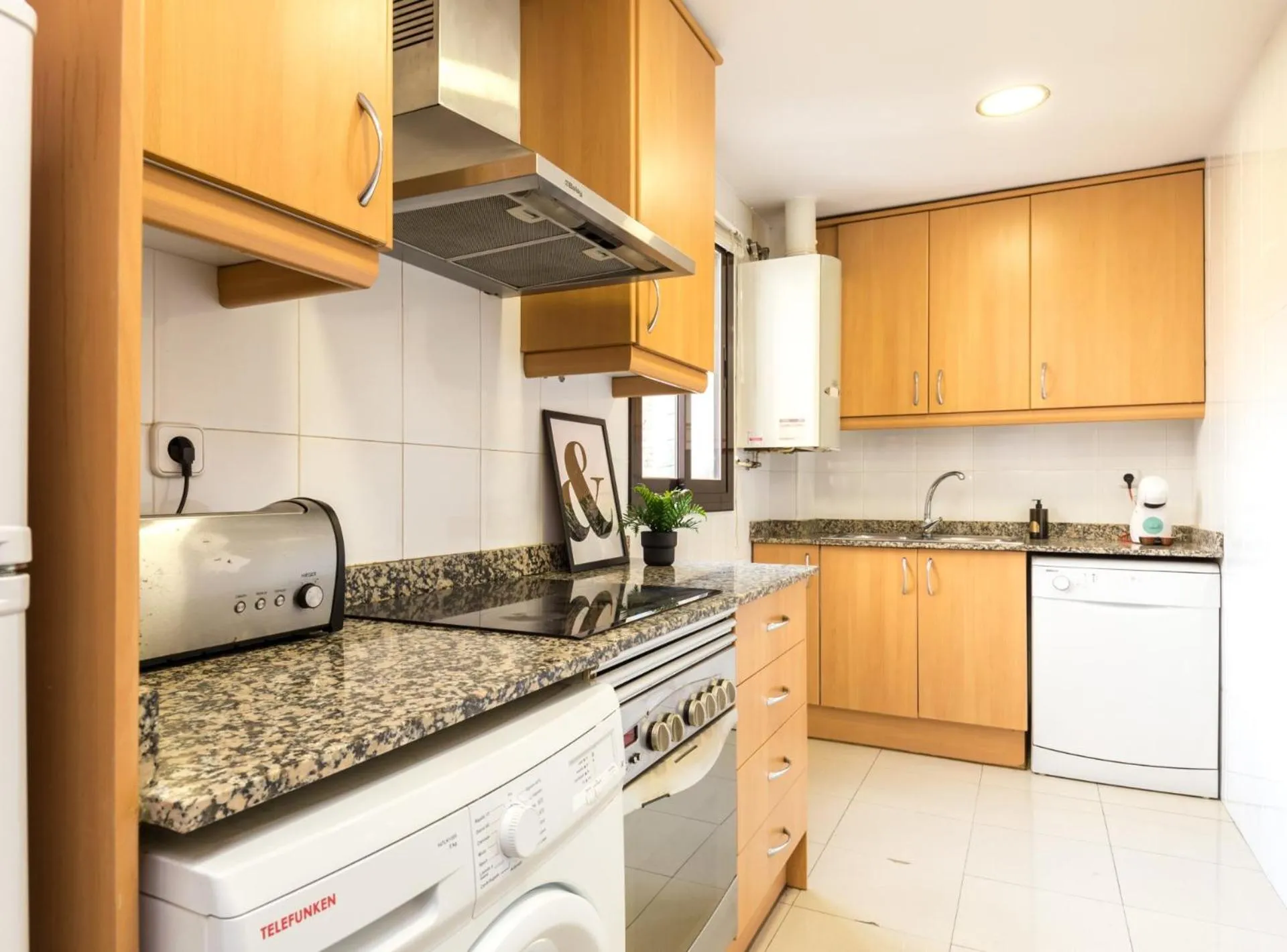 Kitchen or kitchenette in Picasso Suites