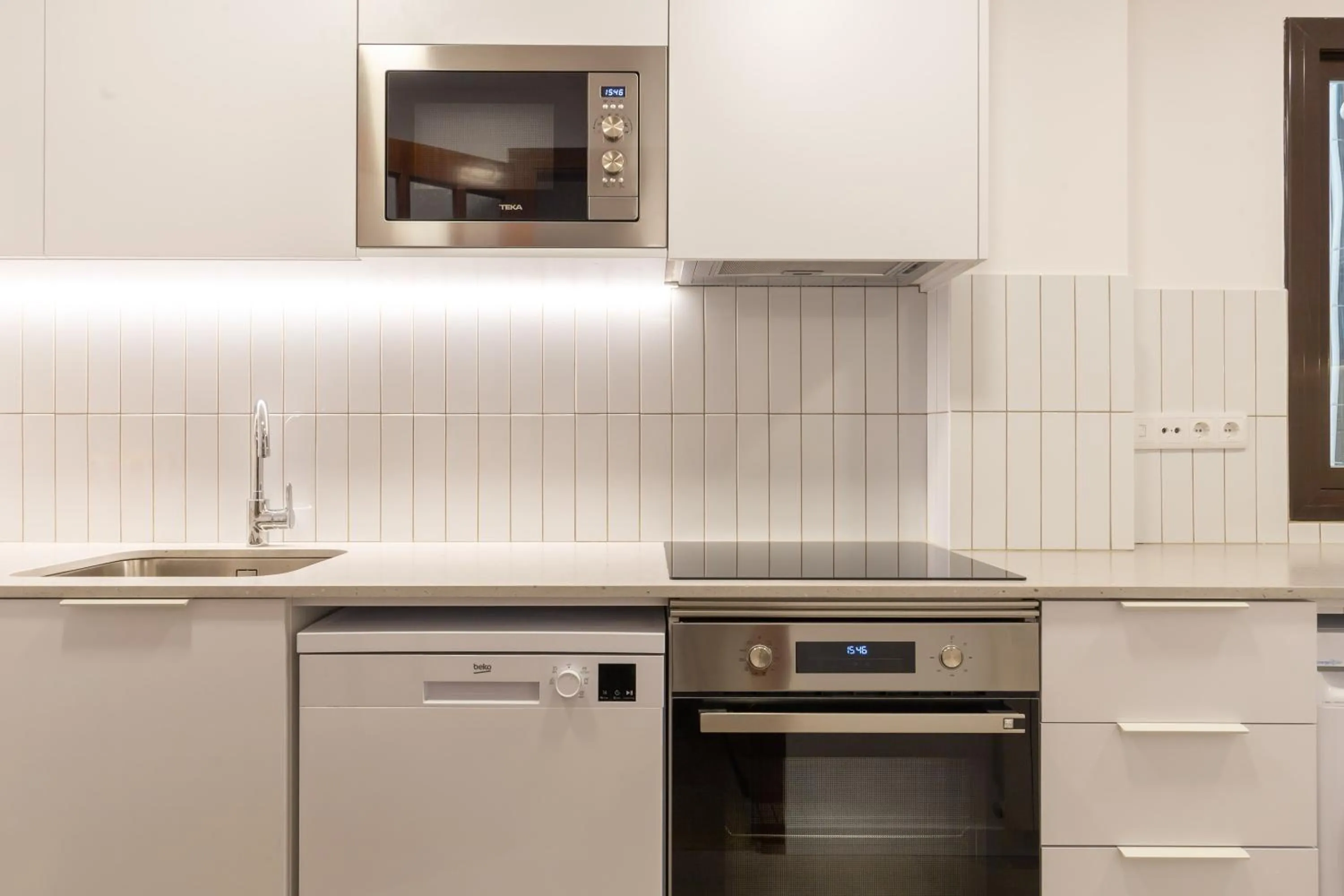 Kitchen or kitchenette in Picasso Suites