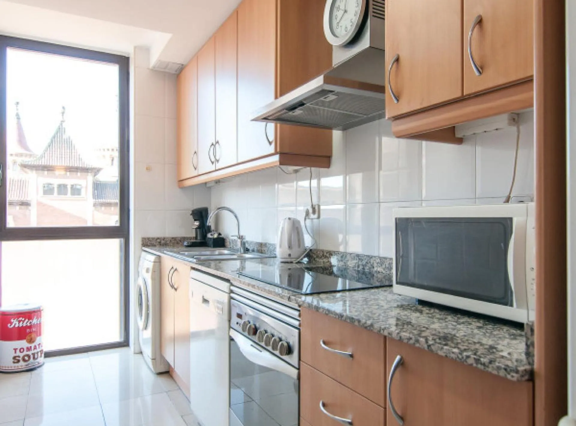 Kitchen or kitchenette in Picasso Suites