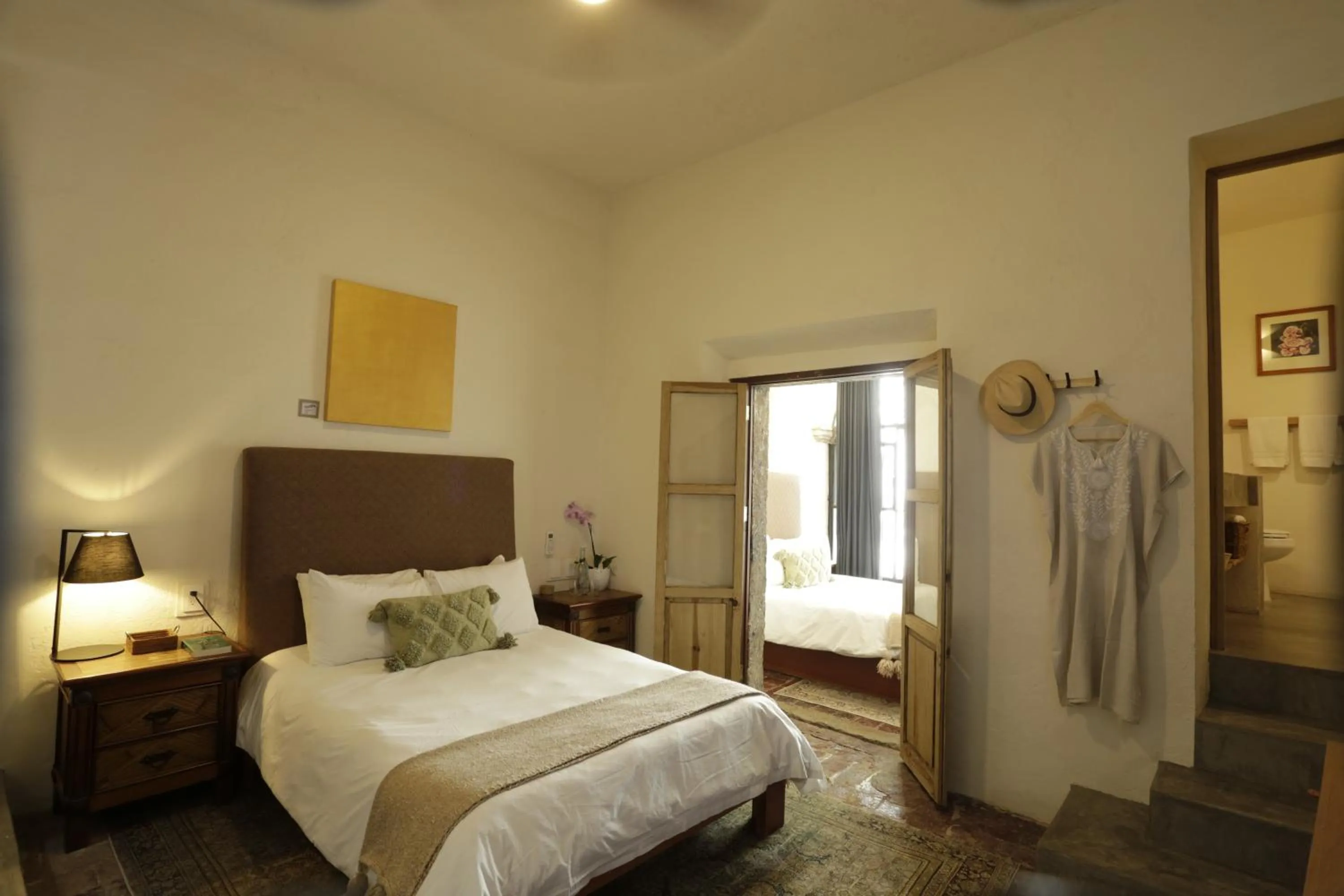 Photo of the whole room, Bed in Orchid House San Miguel de Allende