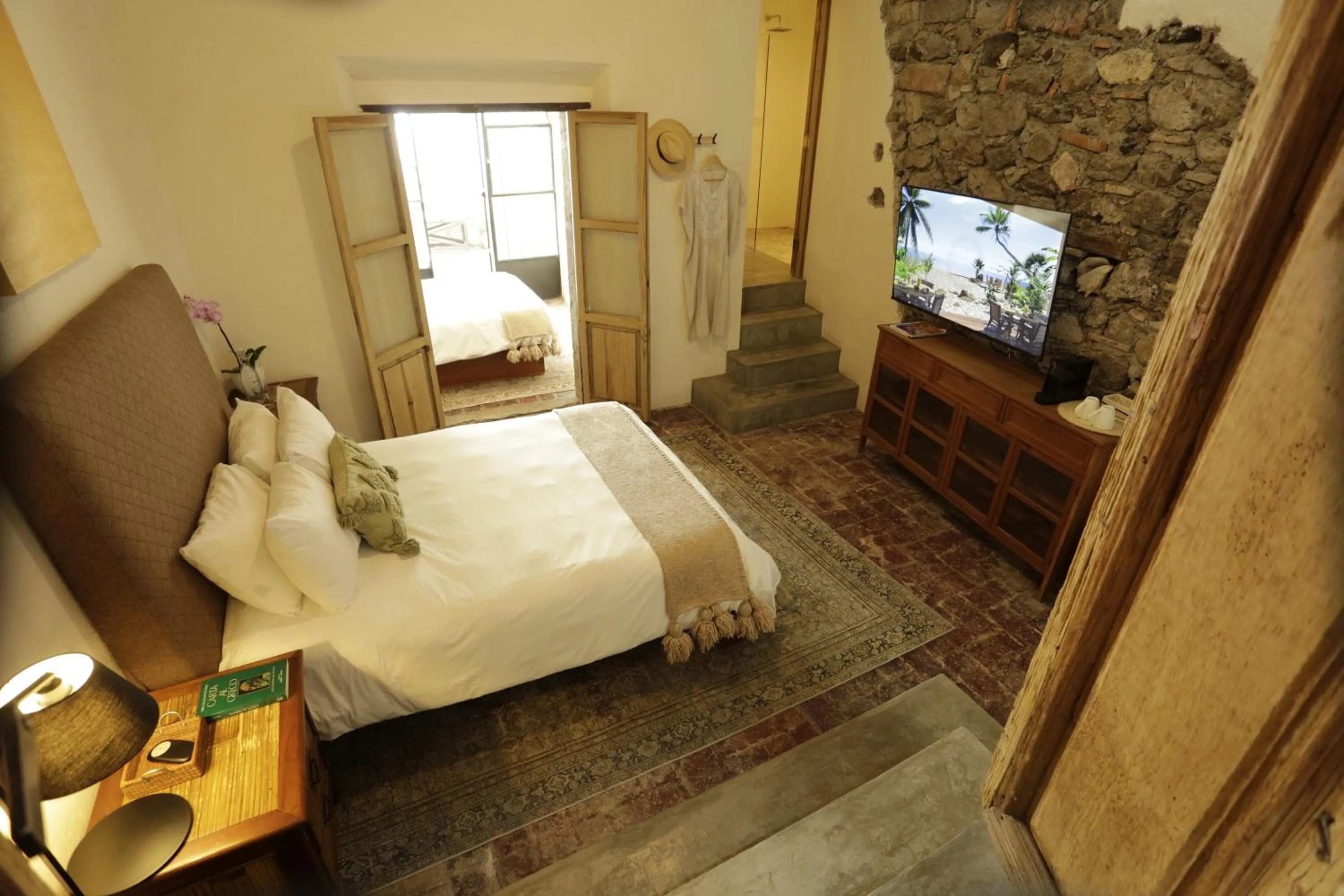 Photo of the whole room, Bed in Orchid House San Miguel de Allende