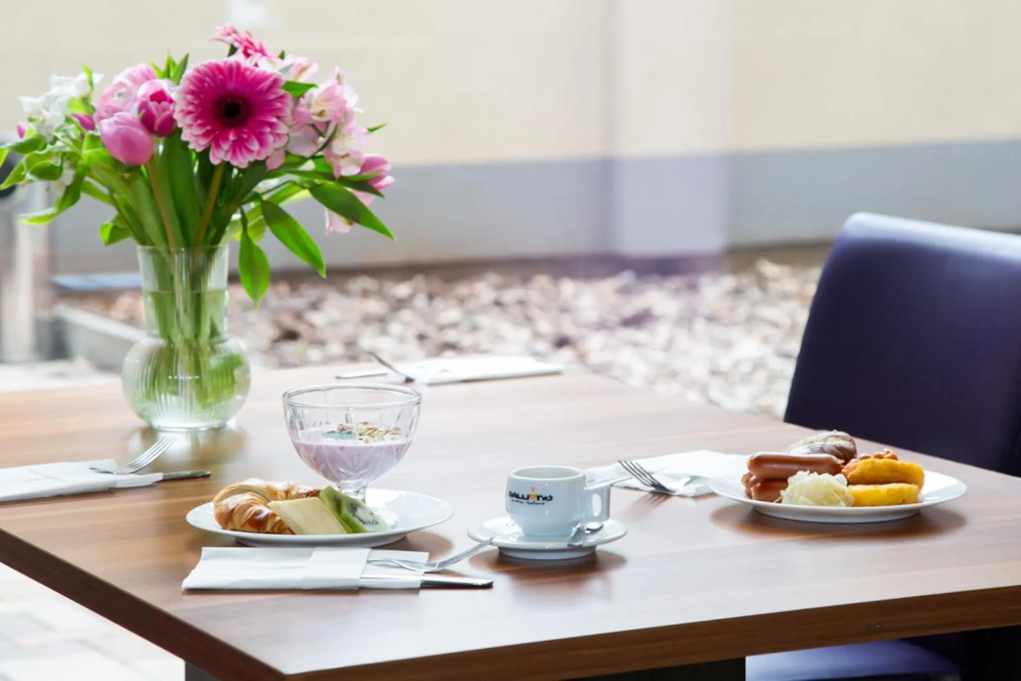 Restaurant/places to eat in Hotel Regnum Residence