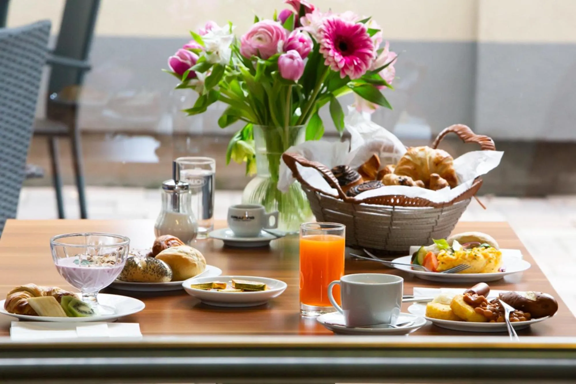 Restaurant/places to eat in Hotel Regnum Residence