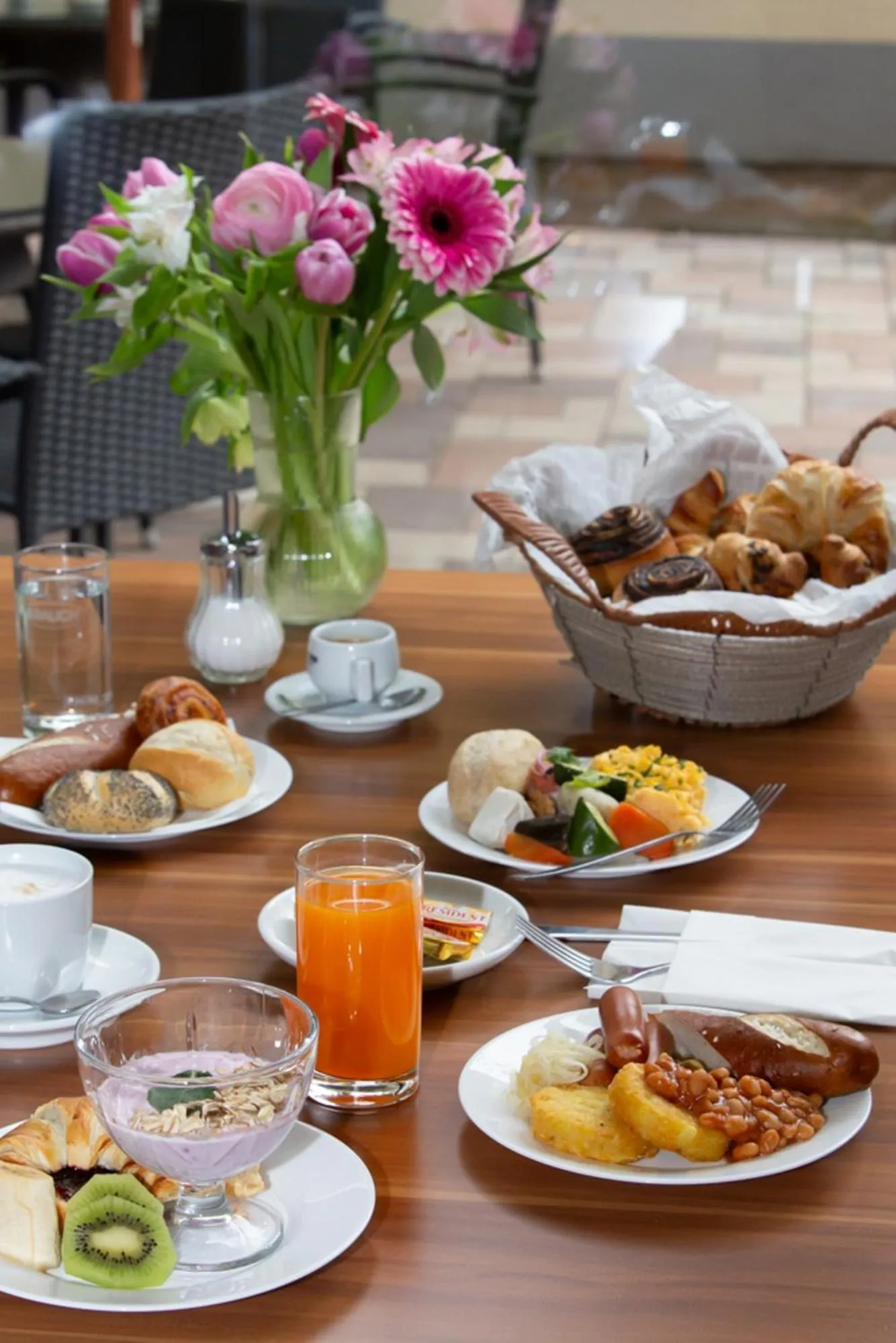 Restaurant/places to eat in Hotel Regnum Residence