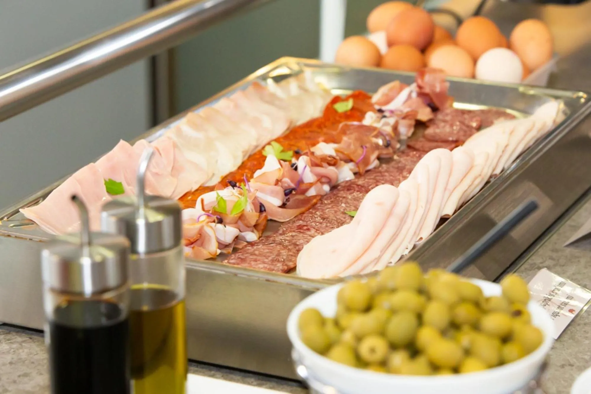 Restaurant/places to eat in Hotel Regnum Residence