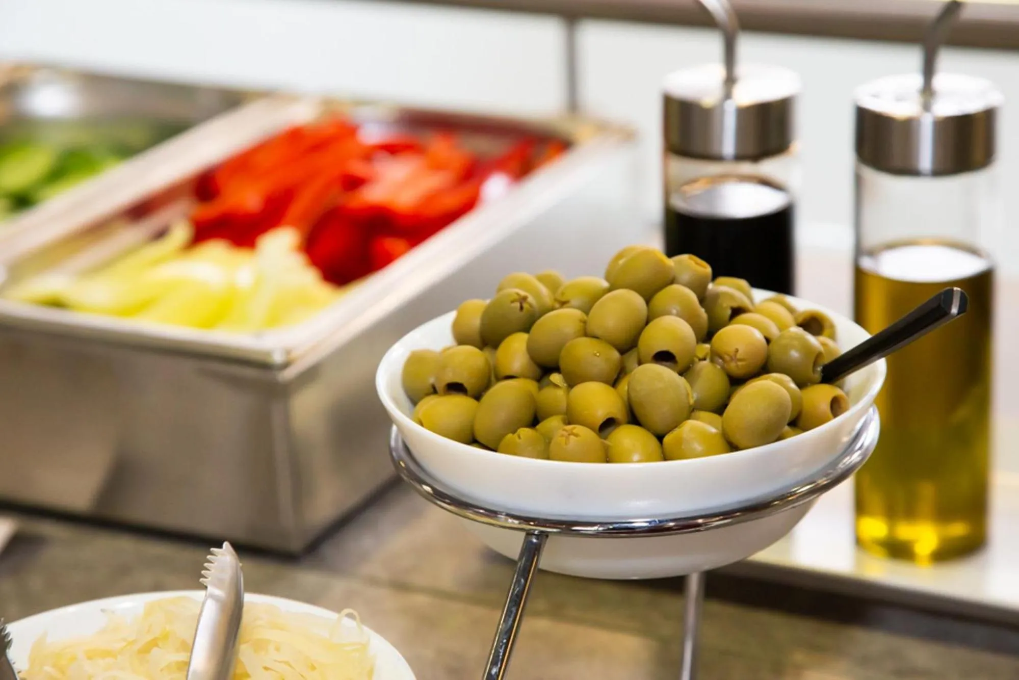 Restaurant/places to eat in Hotel Regnum Residence