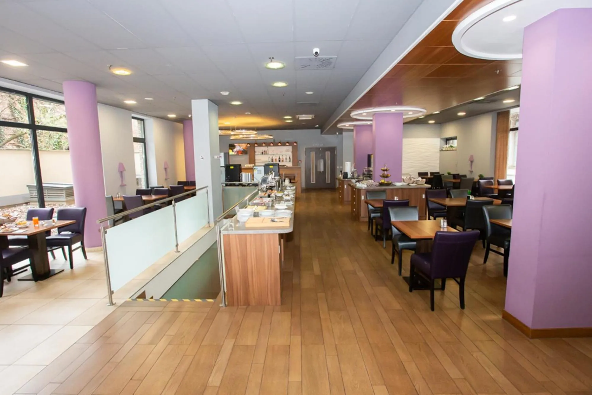 Restaurant/places to eat in Hotel Regnum Residence