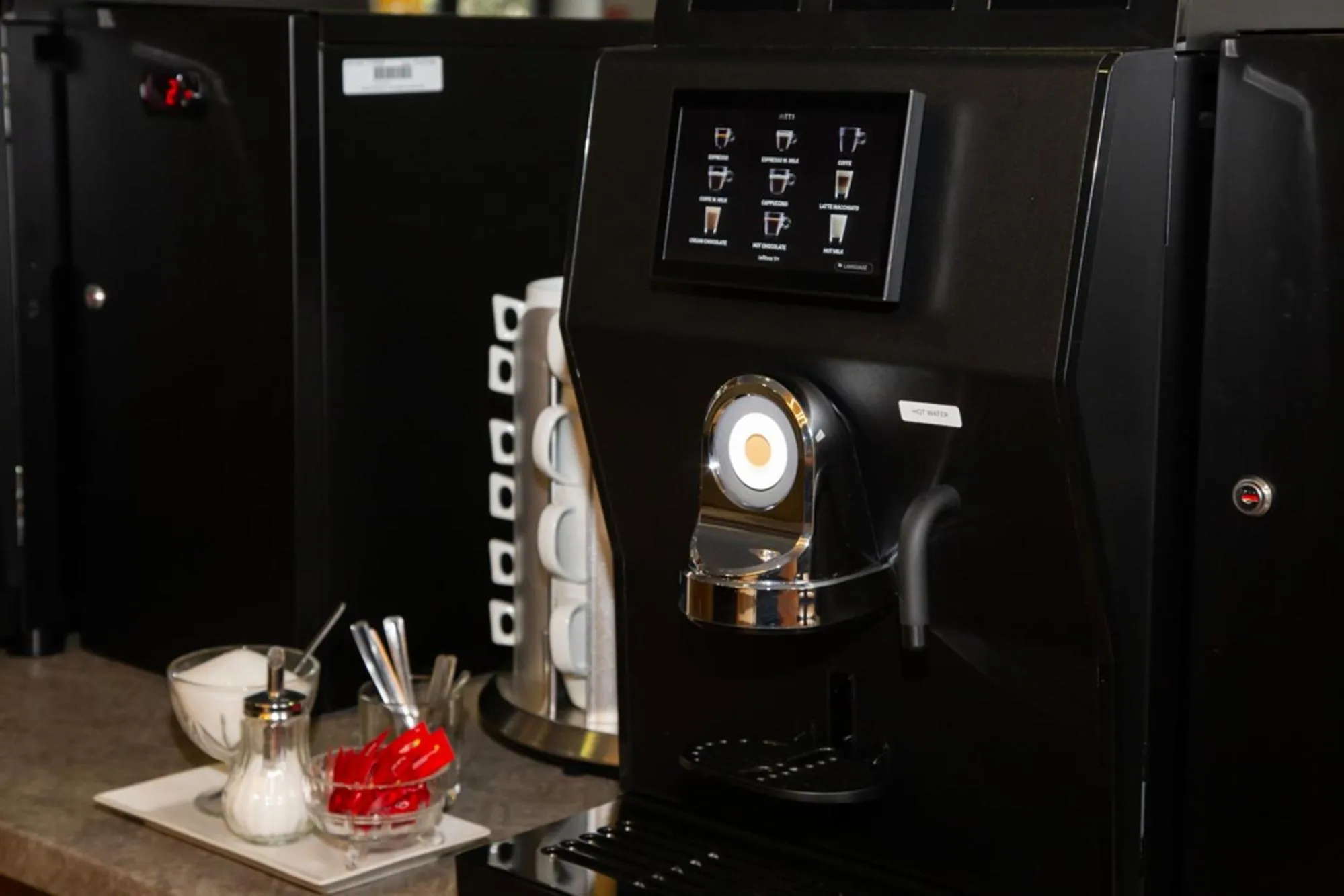 Restaurant/places to eat in Hotel Regnum Residence