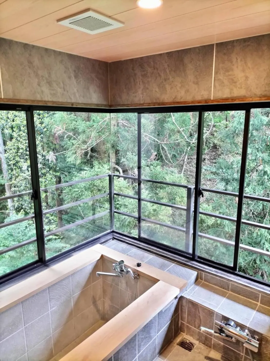 Sakahijiri gyokushoen