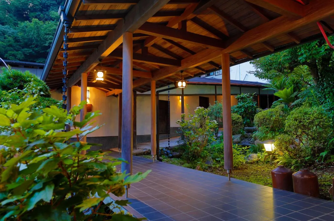 Garden in Sakahijiri gyokushoen