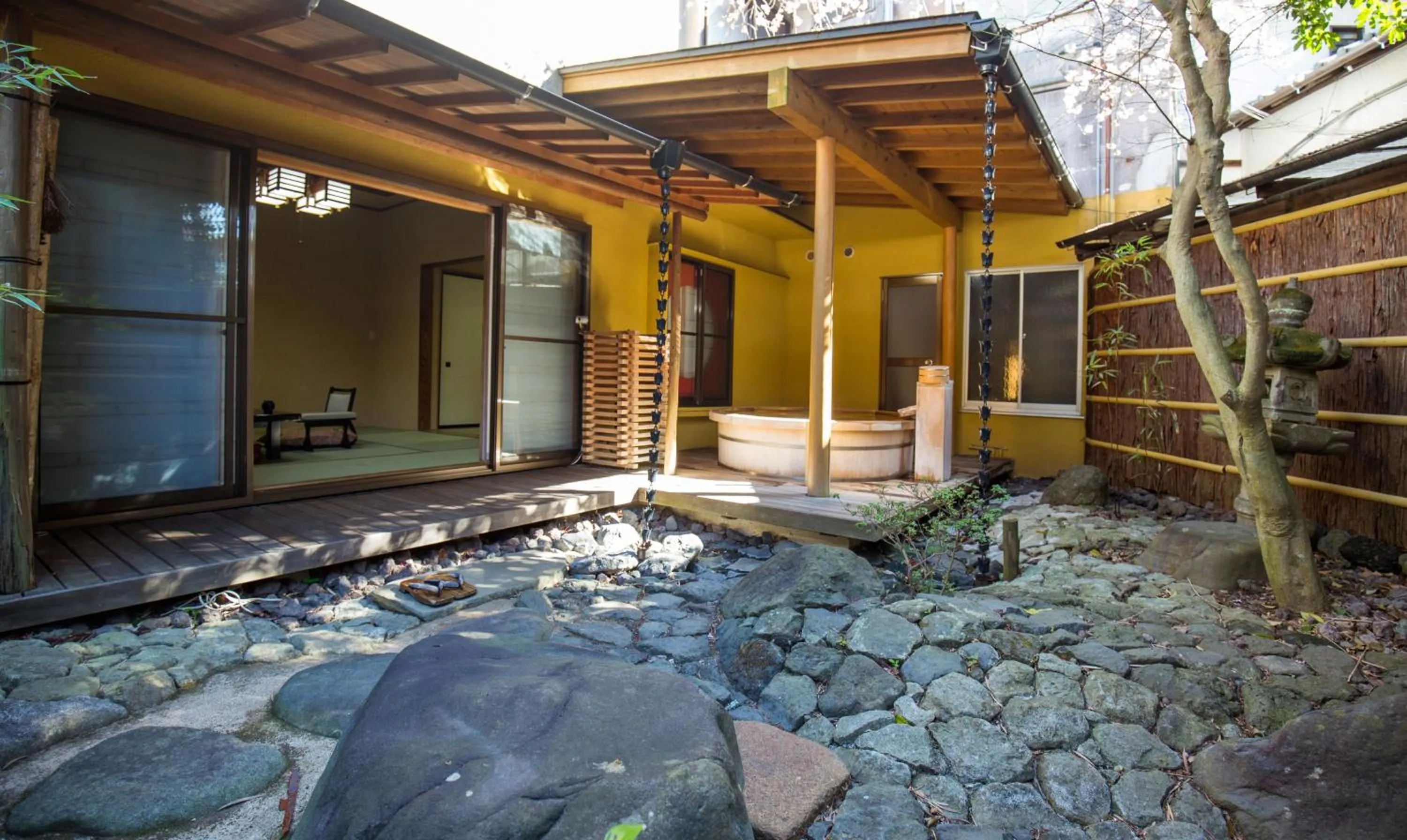 Open Air Bath in Sakahijiri gyokushoen