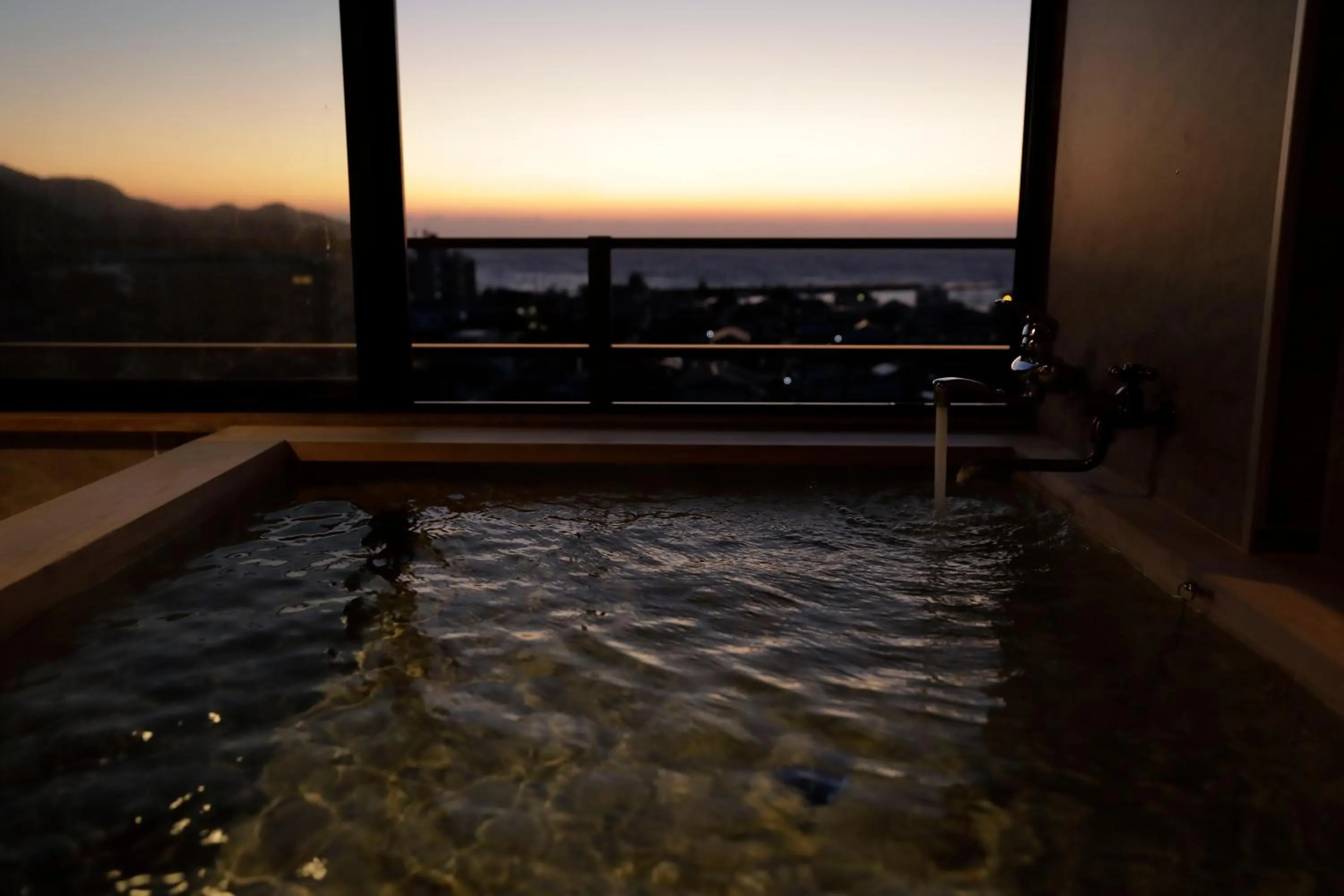 Sakahijiri gyokushoen