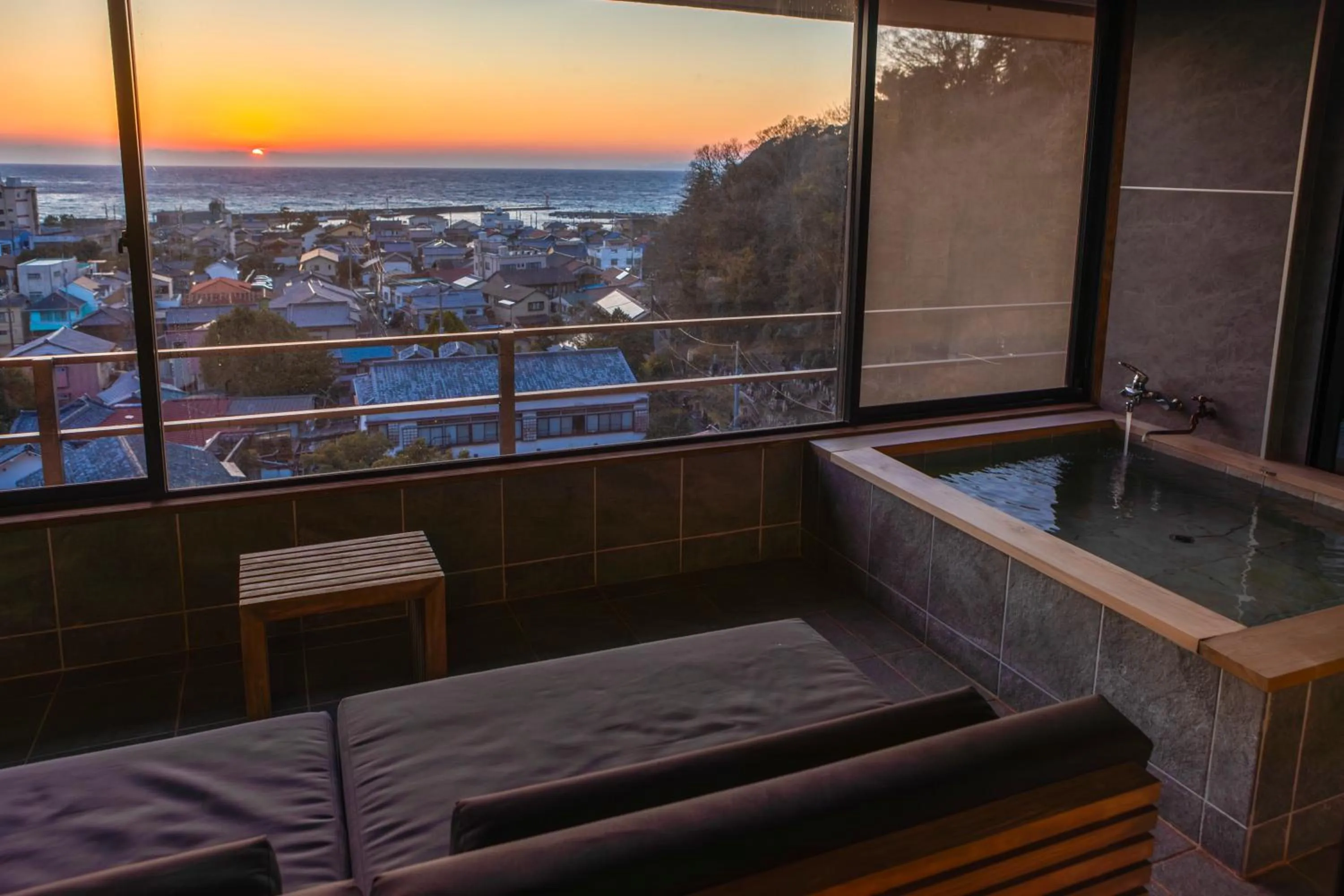 Sakahijiri gyokushoen