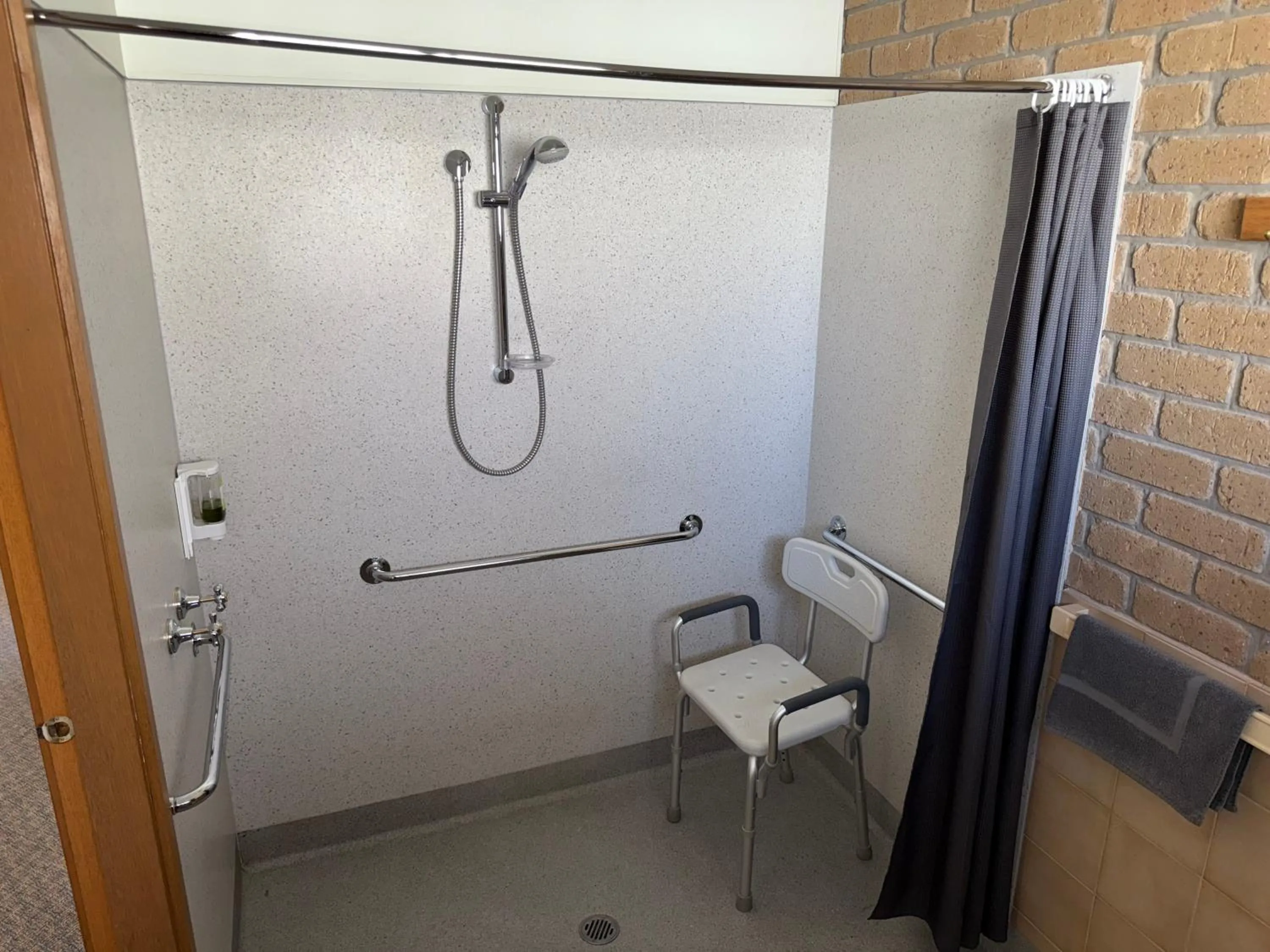 Facility for disabled guests in Darling Junction Motor Inn