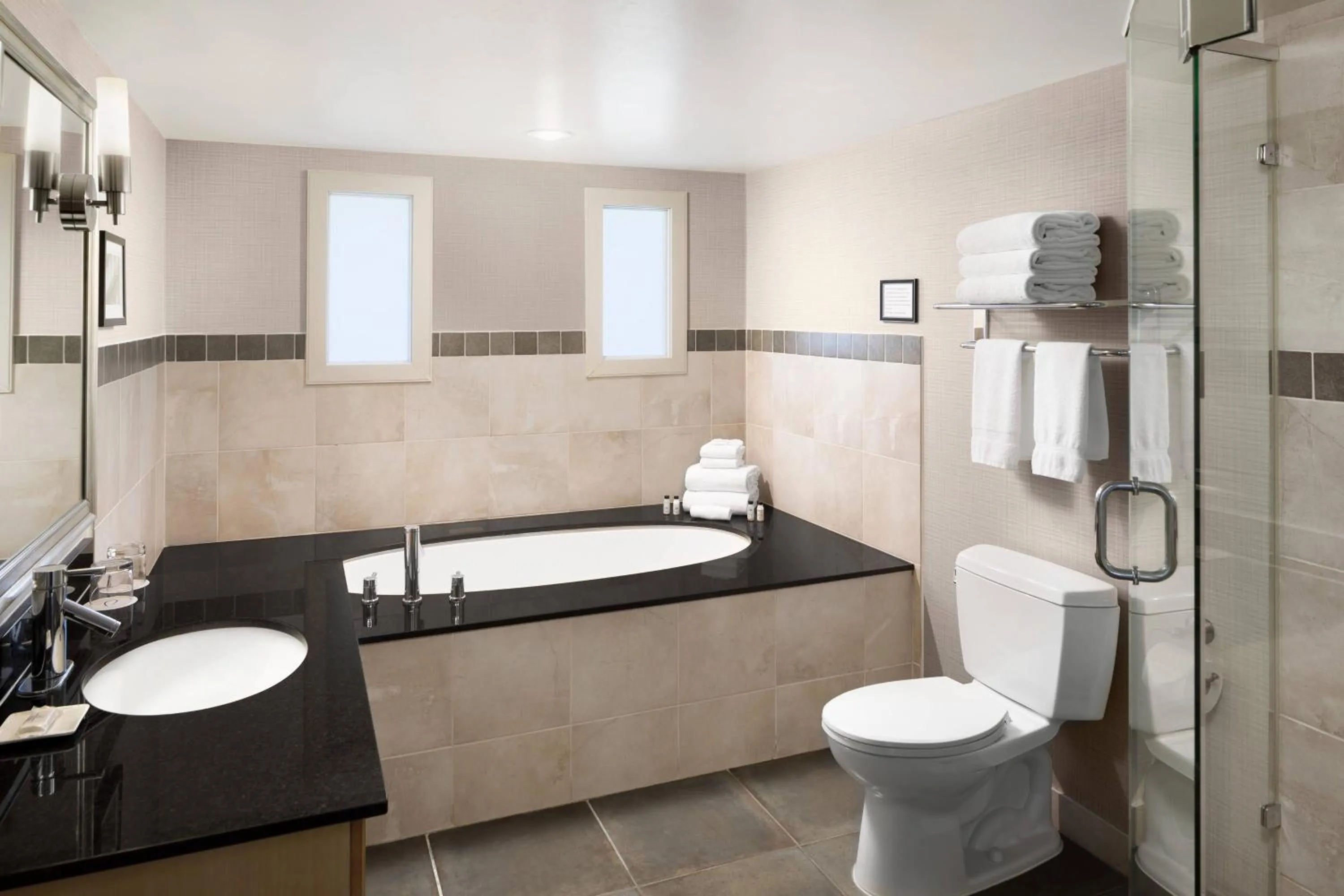 Photo of the whole room in Delta Hotels by Marriott Calgary South