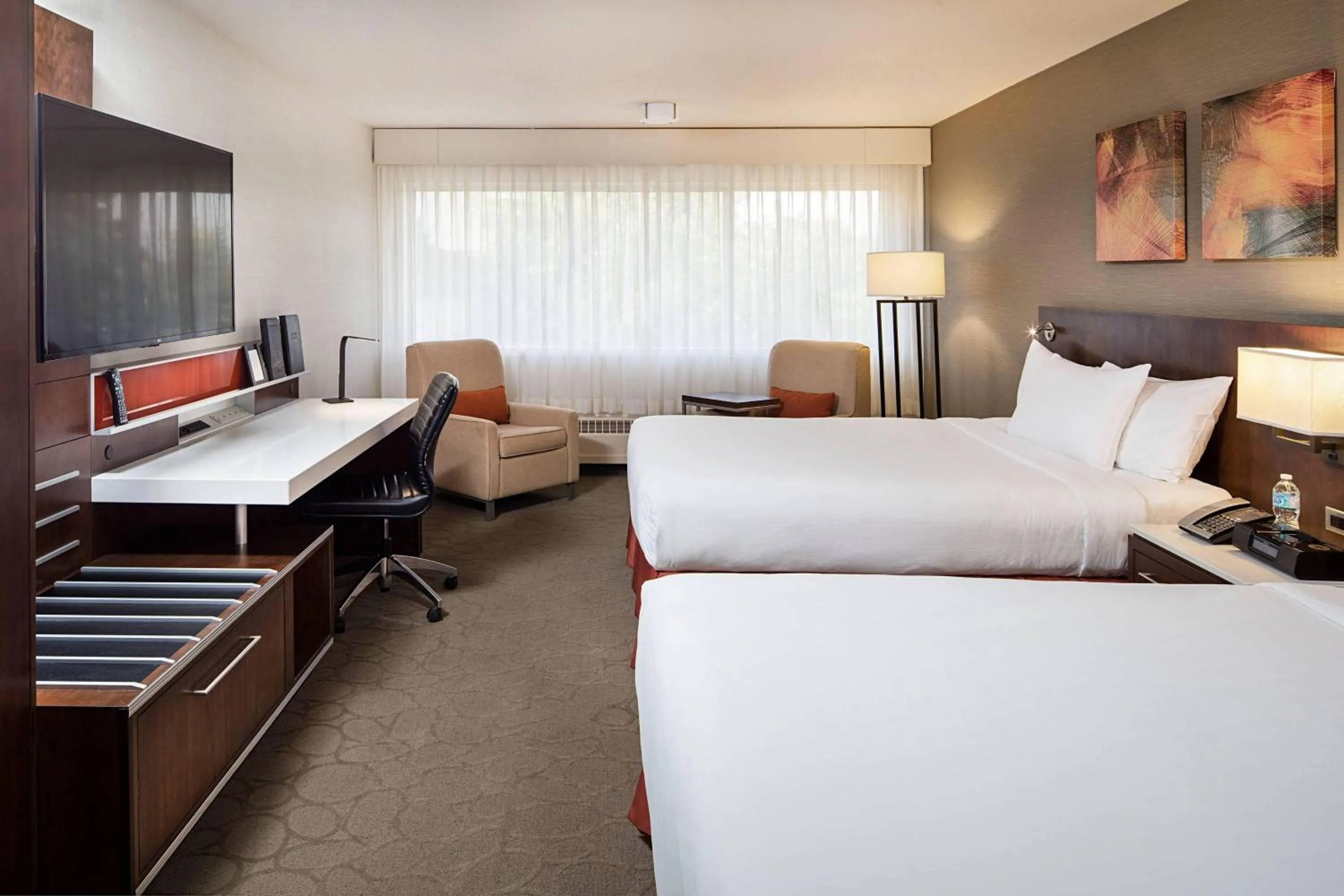 Photo of the whole room, Bed in Delta Hotels by Marriott Calgary South