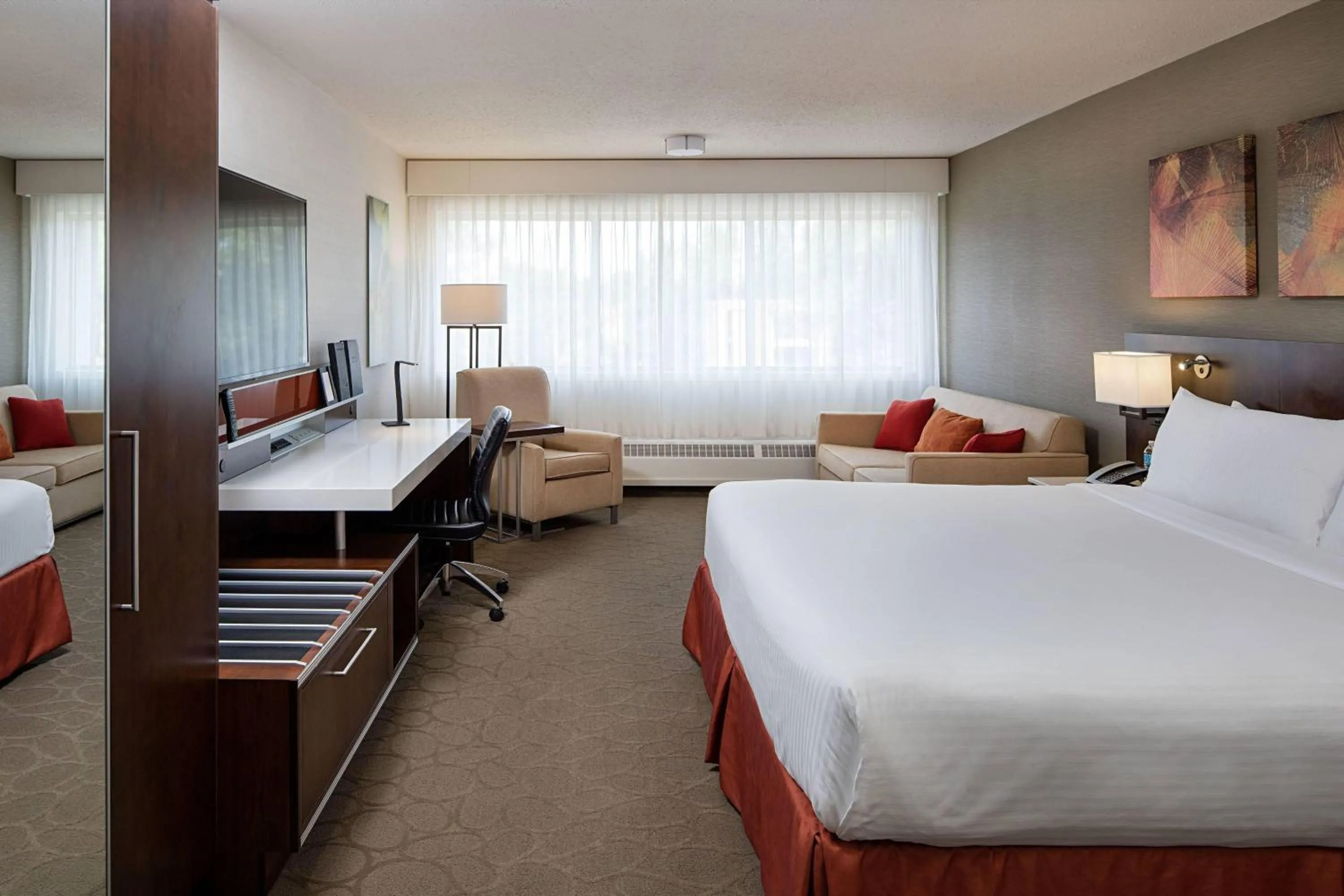Photo of the whole room, Bed in Delta Hotels by Marriott Calgary South