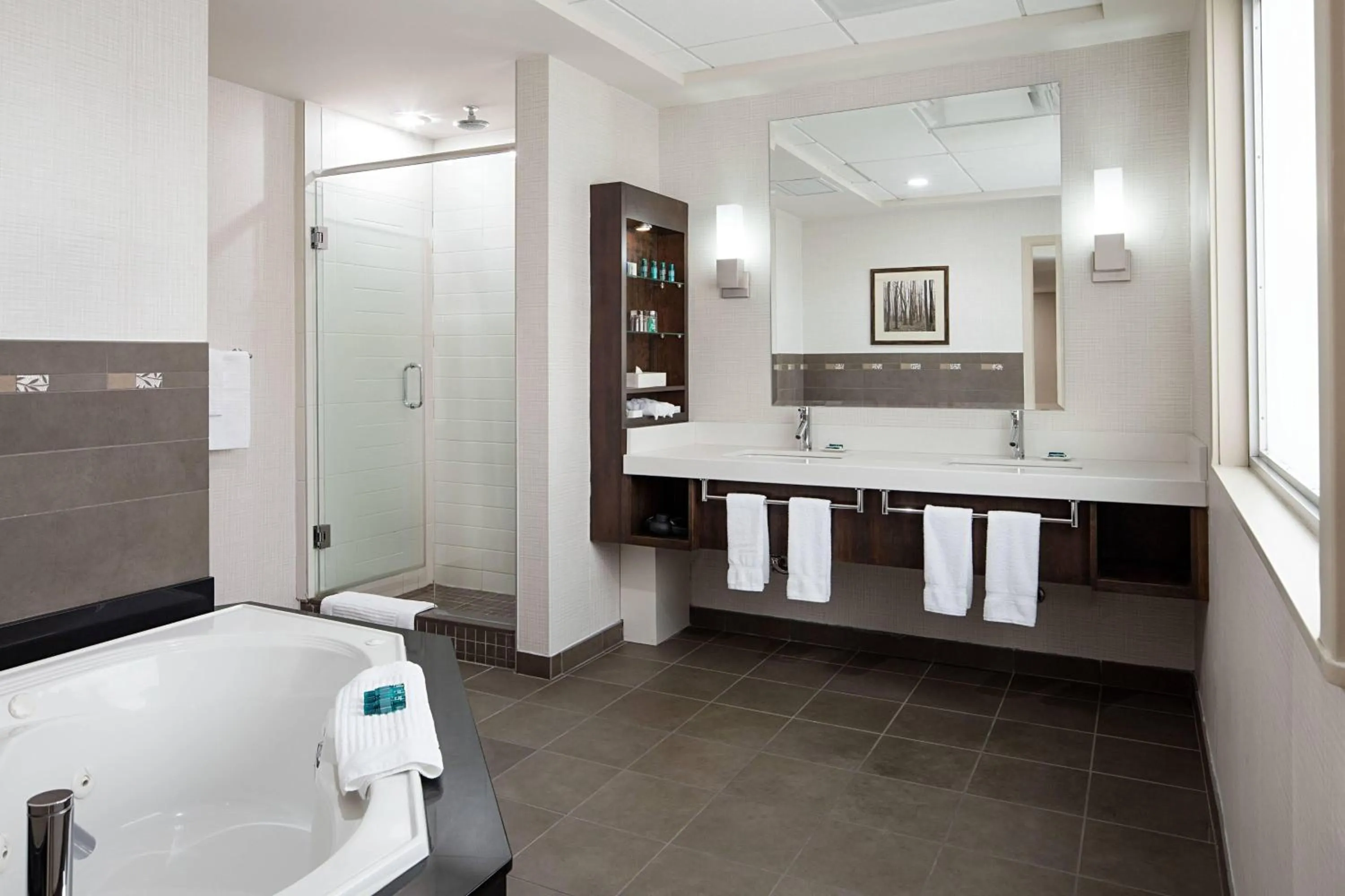 Photo of the whole room in Delta Hotels by Marriott Calgary South