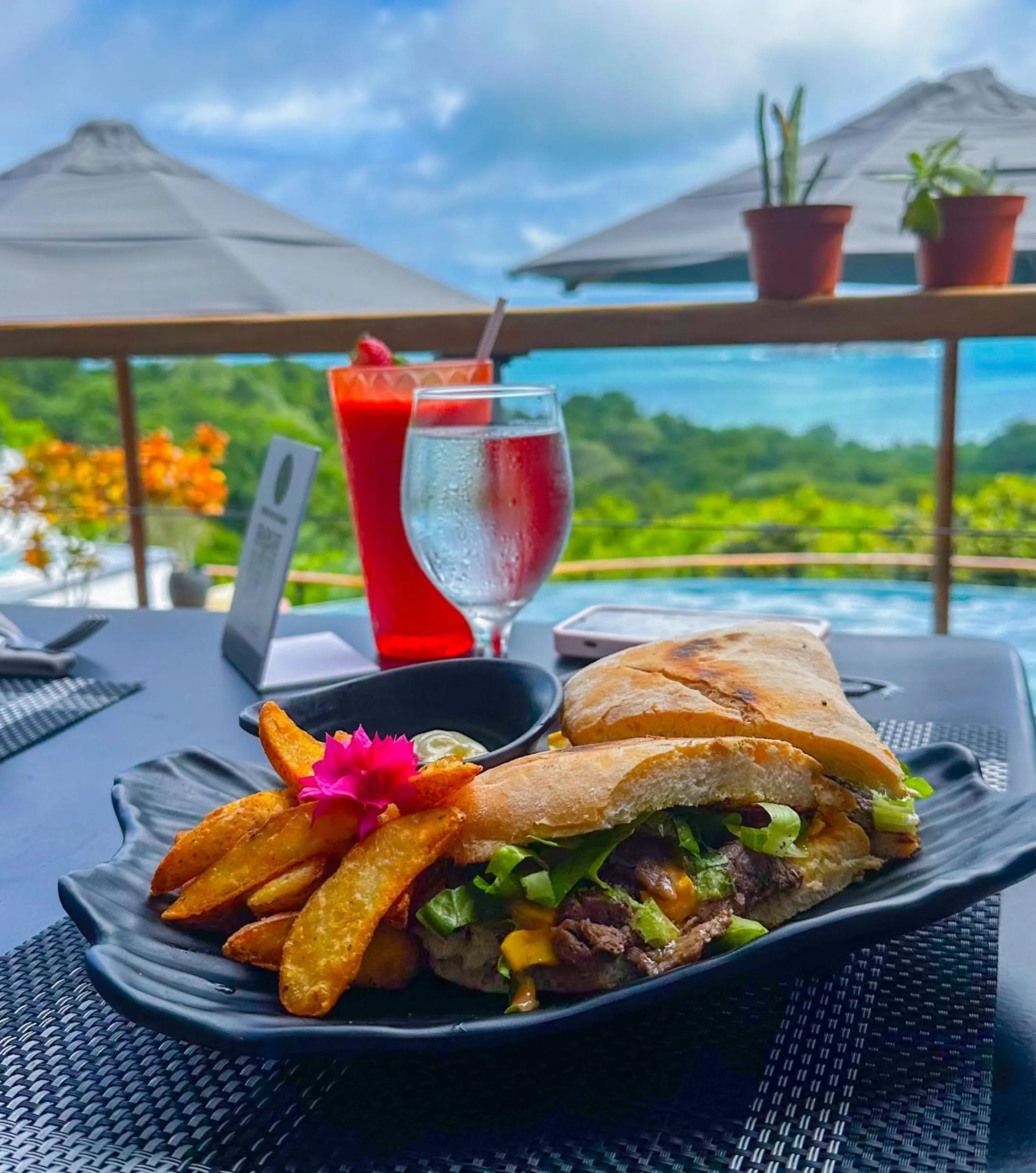 Restaurant/places to eat in Villa Roca Boutique Resort & Suites - ADULT ONLY