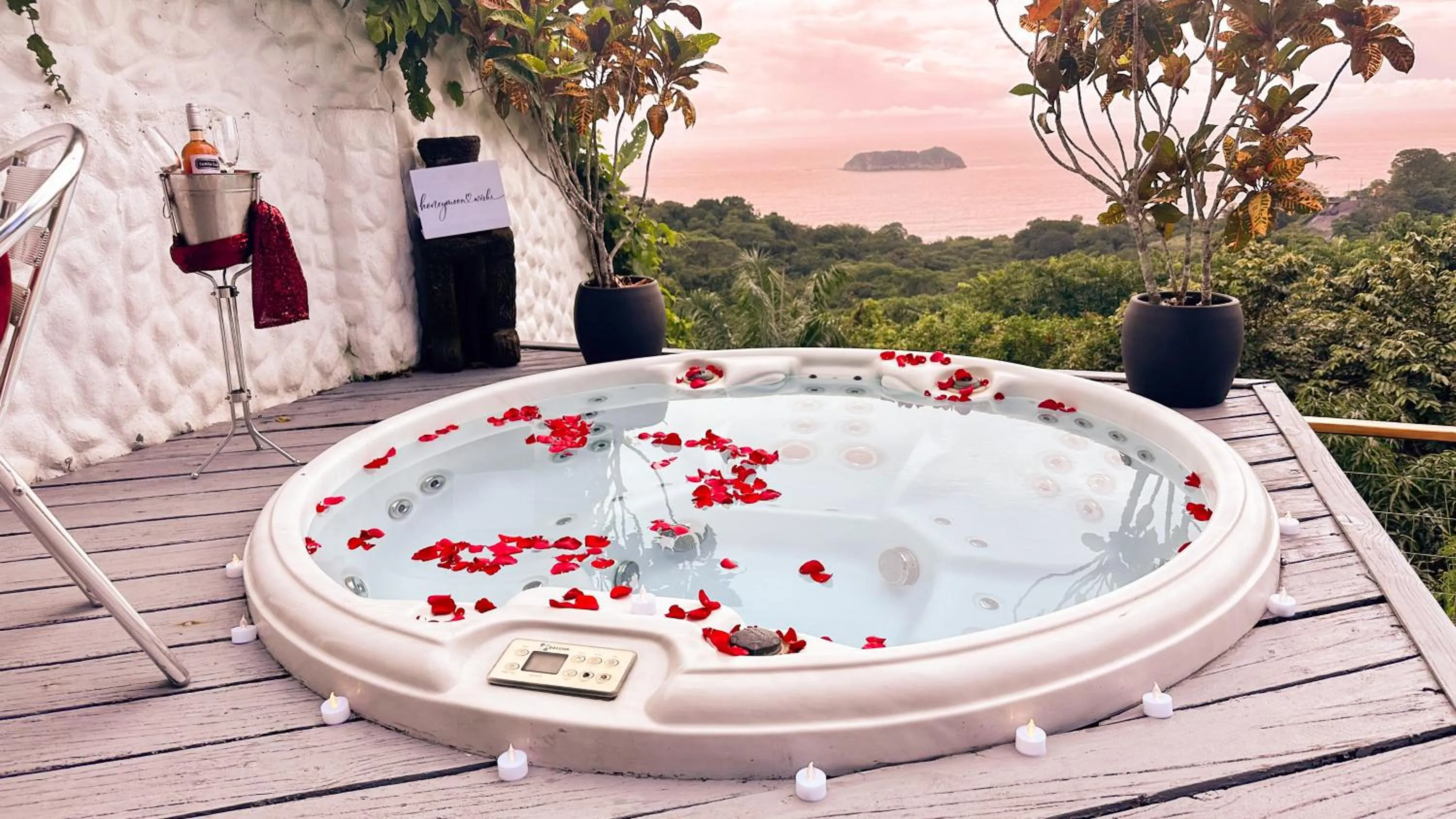 Hot Tub in Villa Roca Boutique Resort & Suites - ADULT ONLY